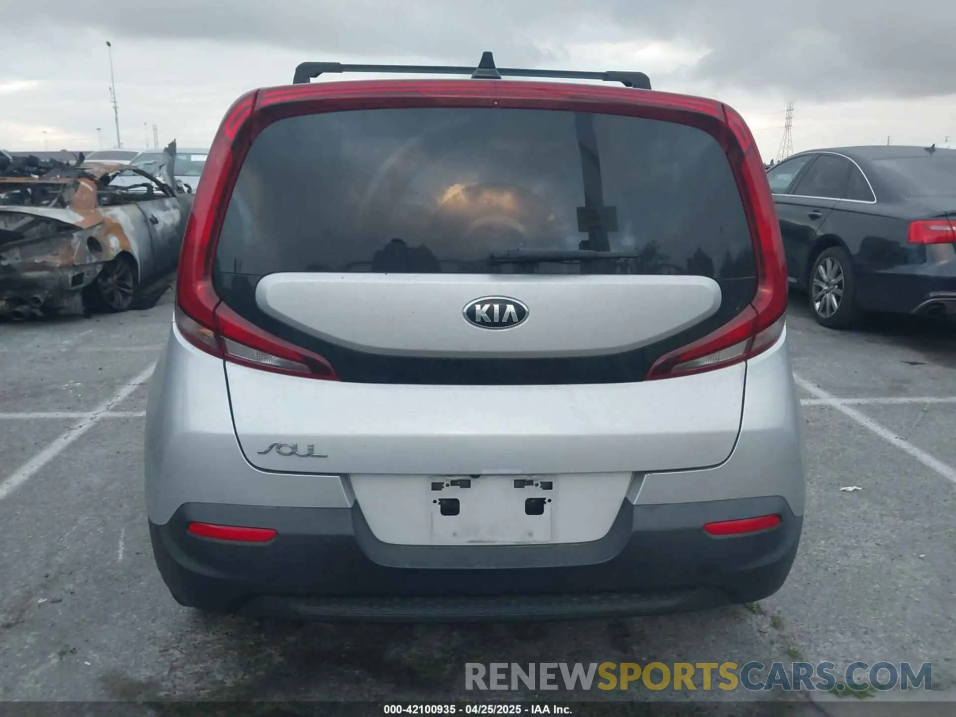 16 Photograph of a damaged car KNDJ23AU6L7104358 KIA SOUL 2020
