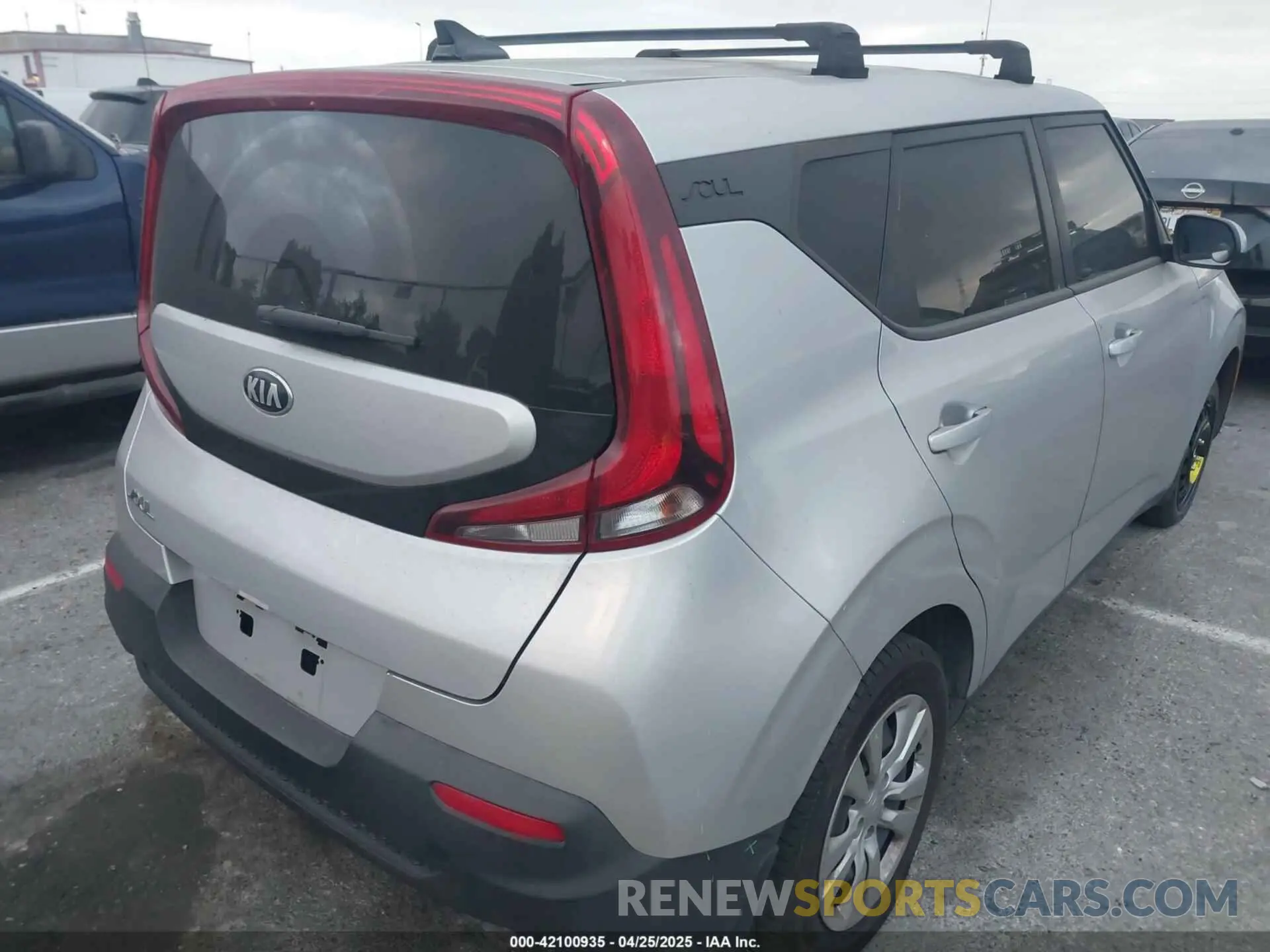 4 Photograph of a damaged car KNDJ23AU6L7104358 KIA SOUL 2020