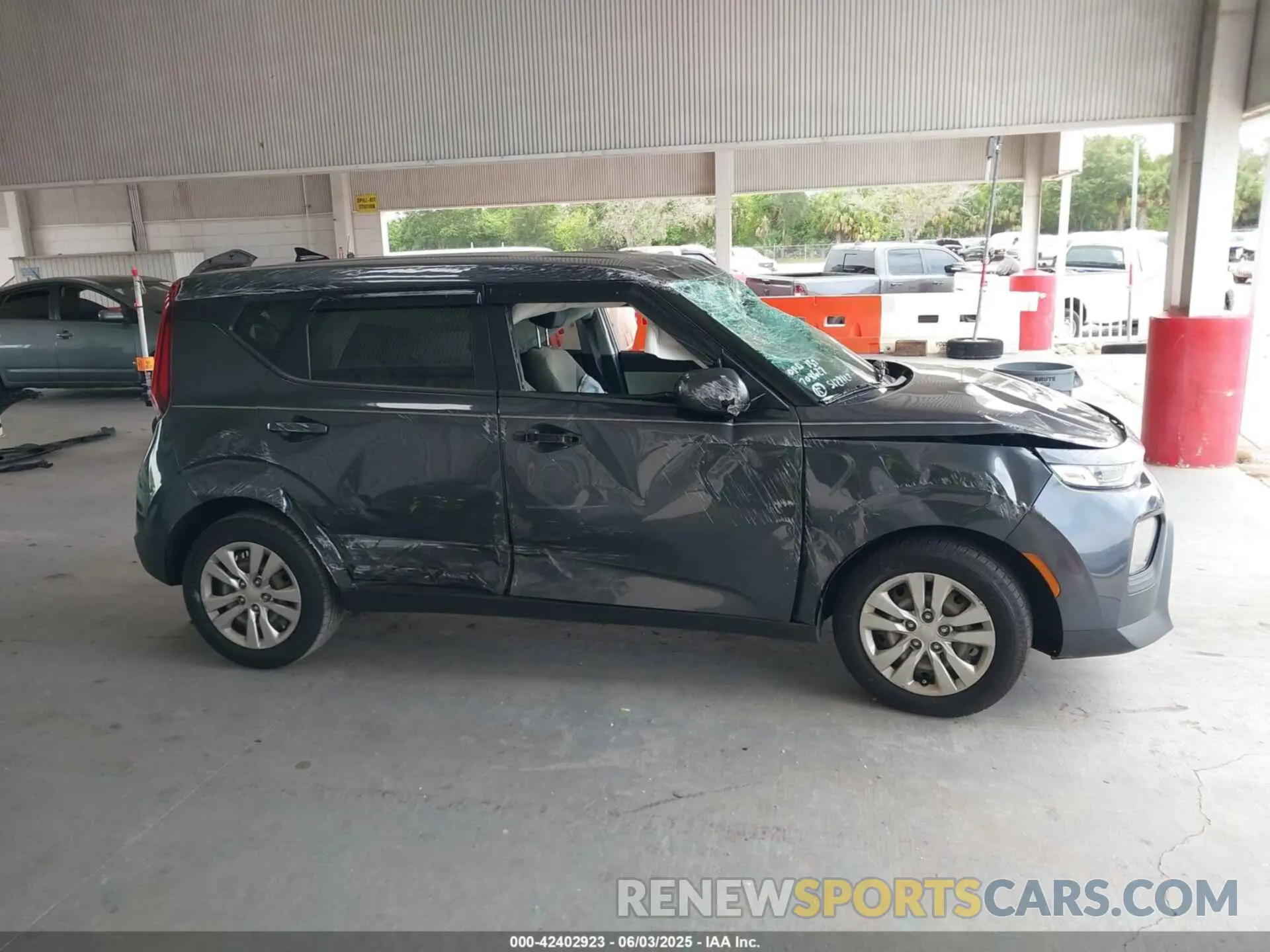 13 Photograph of a damaged car KNDJ23AU6L7717077 KIA SOUL 2020