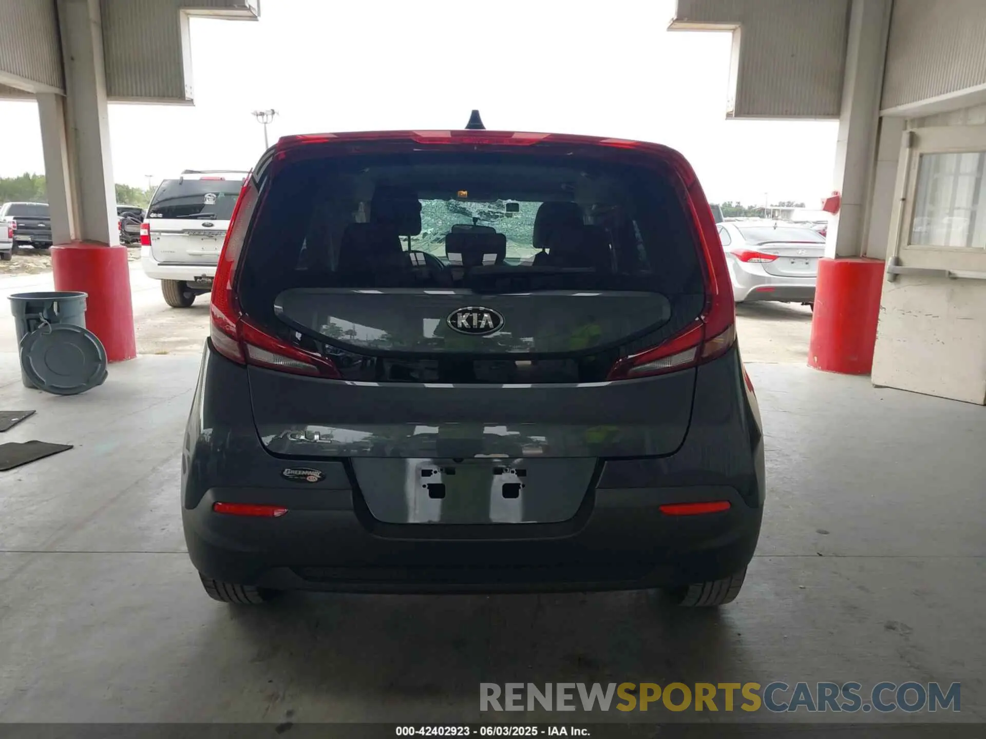 16 Photograph of a damaged car KNDJ23AU6L7717077 KIA SOUL 2020