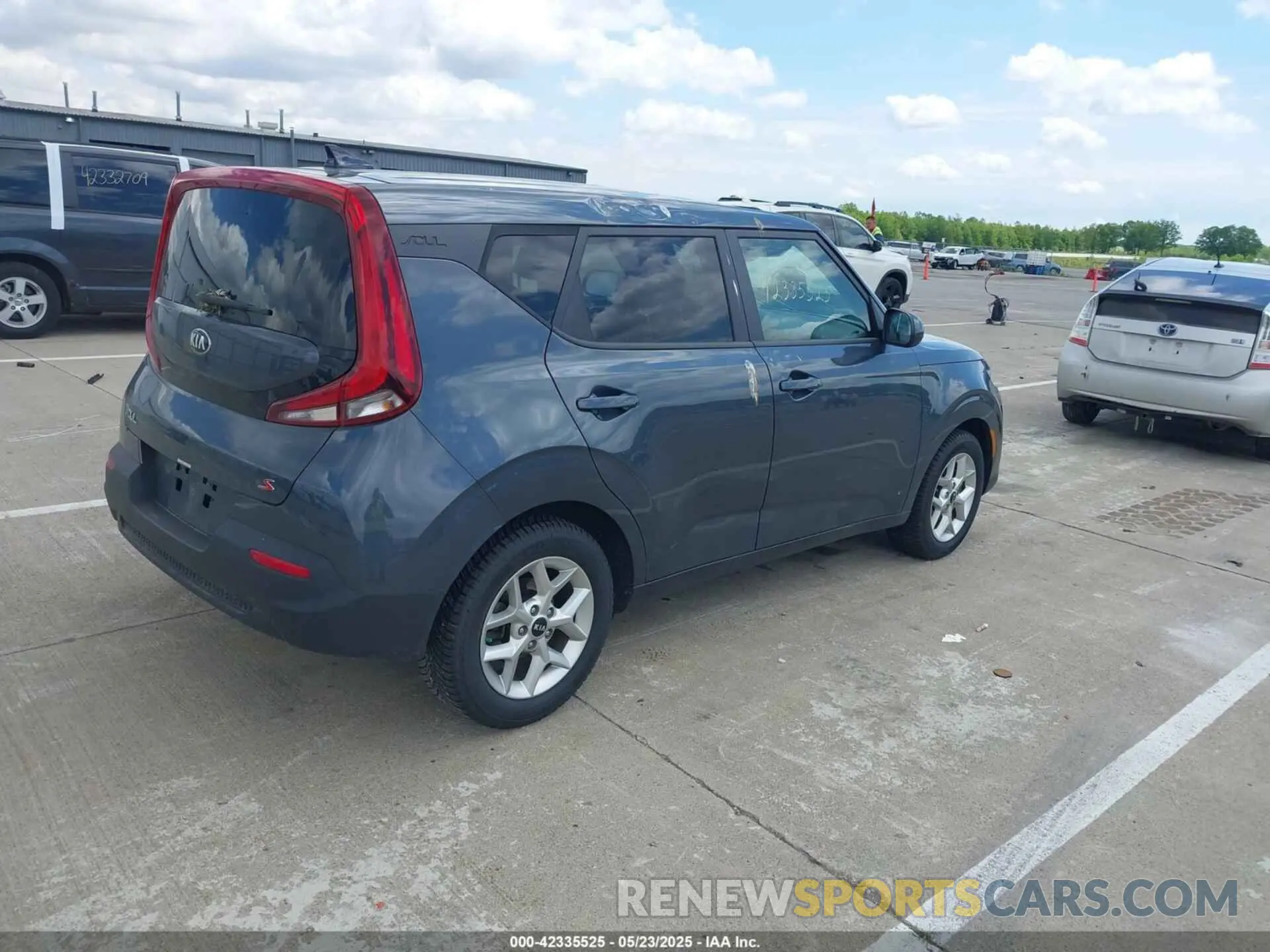 4 Photograph of a damaged car KNDJ23AU6L7717922 KIA SOUL 2020