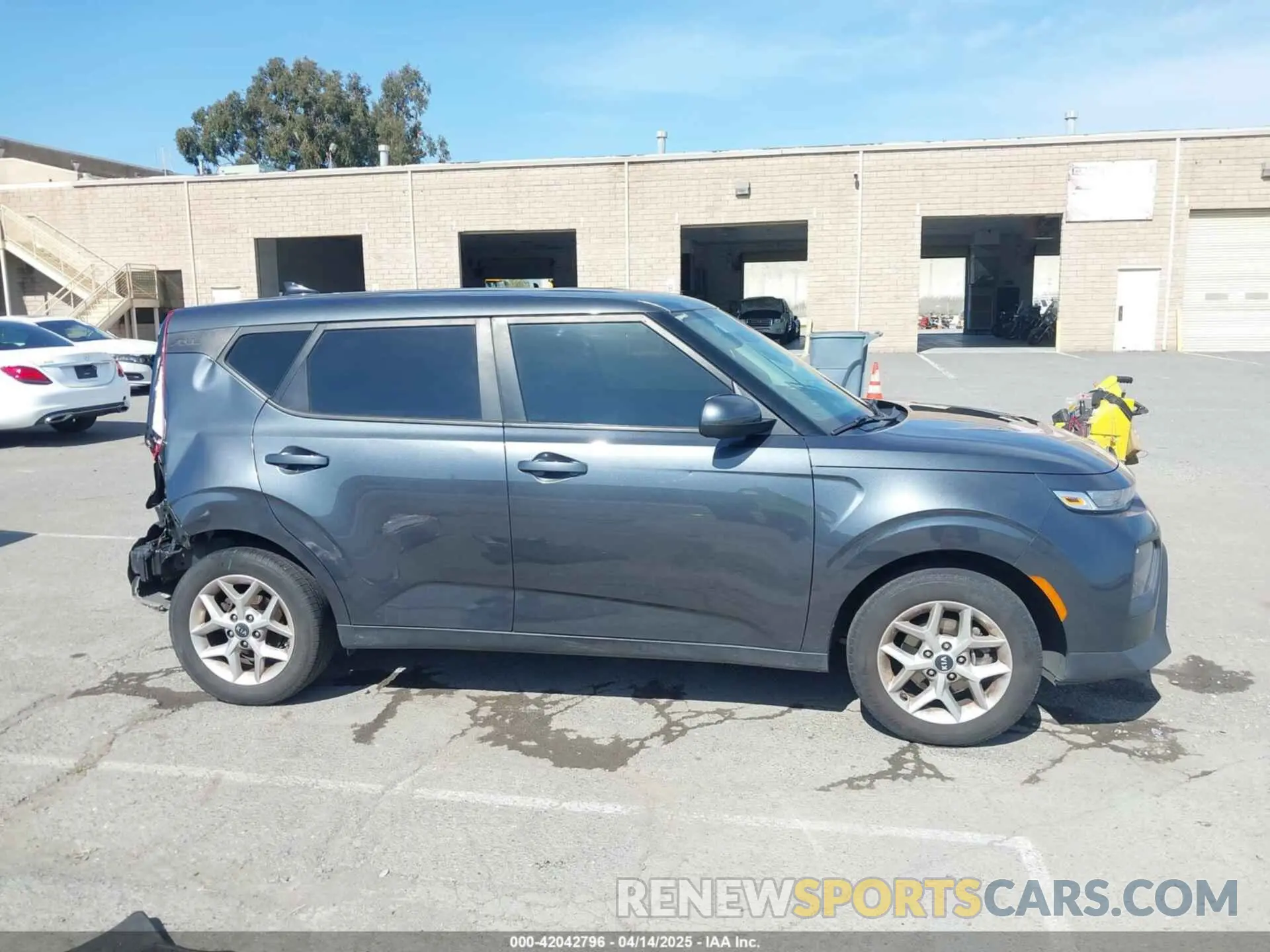 13 Photograph of a damaged car KNDJ23AU6L7722022 KIA SOUL 2020