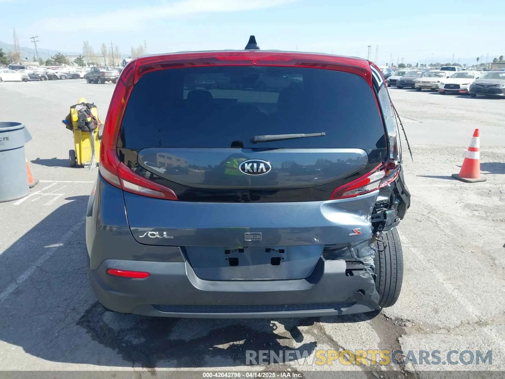 16 Photograph of a damaged car KNDJ23AU6L7722022 KIA SOUL 2020