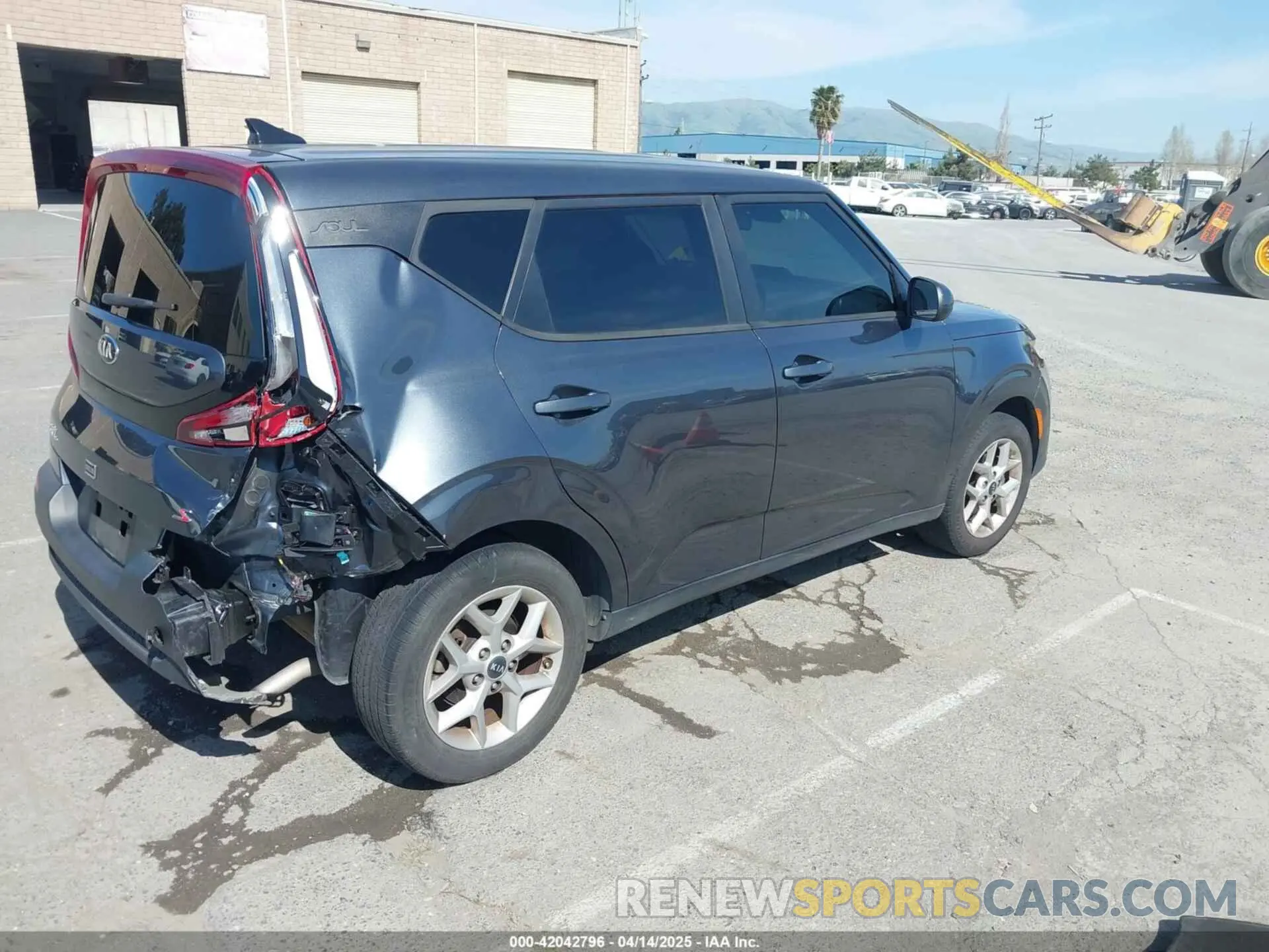 4 Photograph of a damaged car KNDJ23AU6L7722022 KIA SOUL 2020