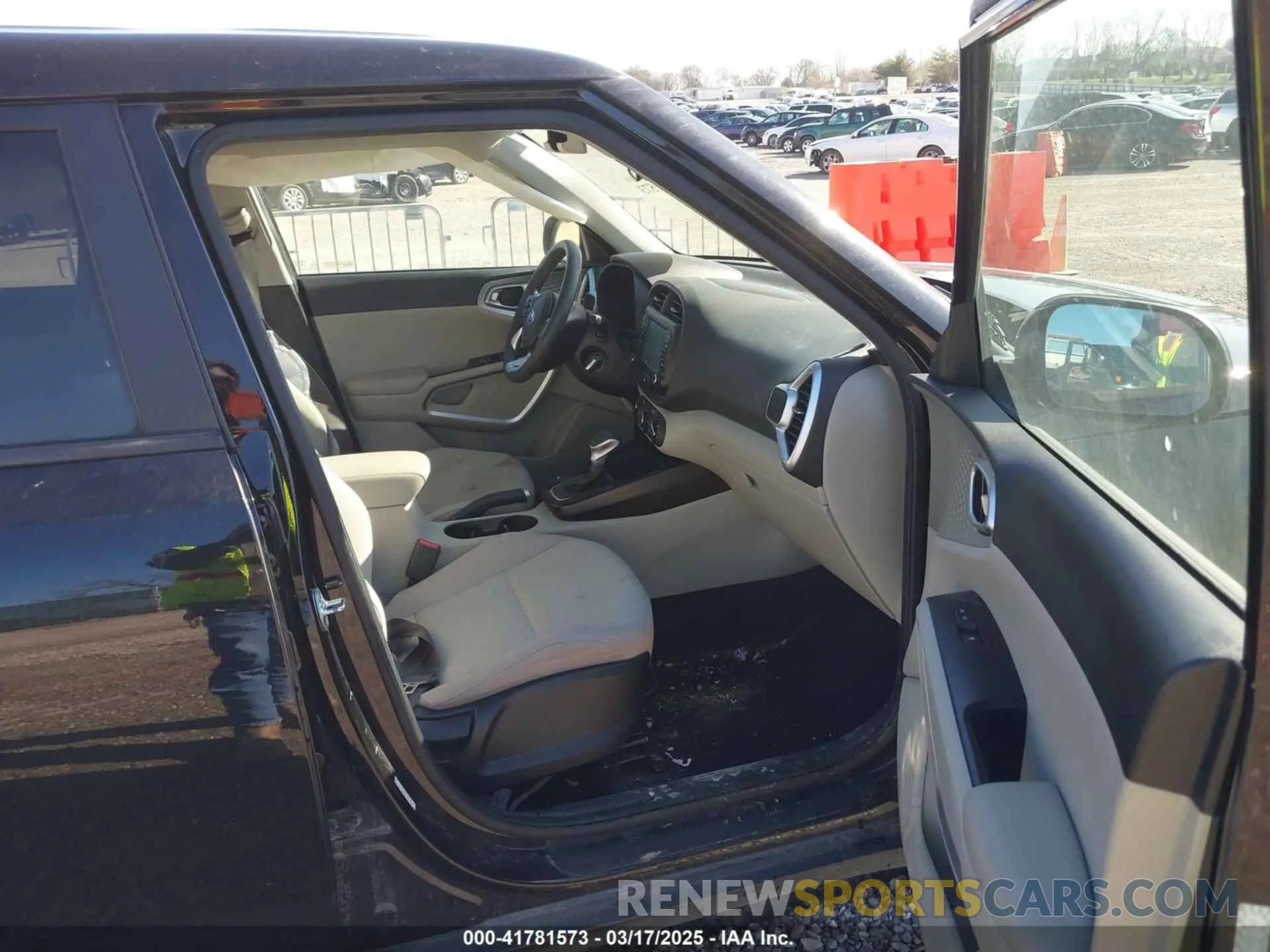 5 Photograph of a damaged car KNDJ23AU6L7724711 KIA SOUL 2020