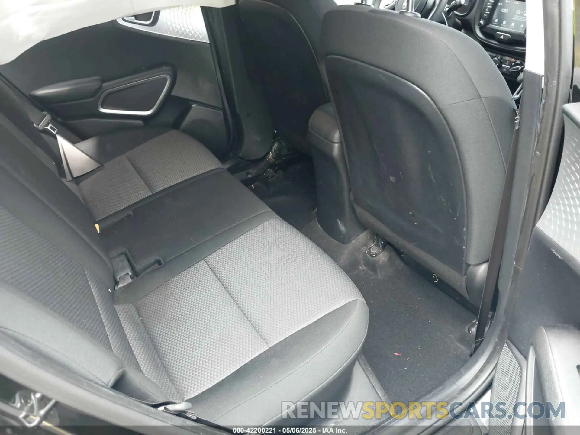 8 Photograph of a damaged car KNDJ23AU6L7724921 KIA SOUL 2020