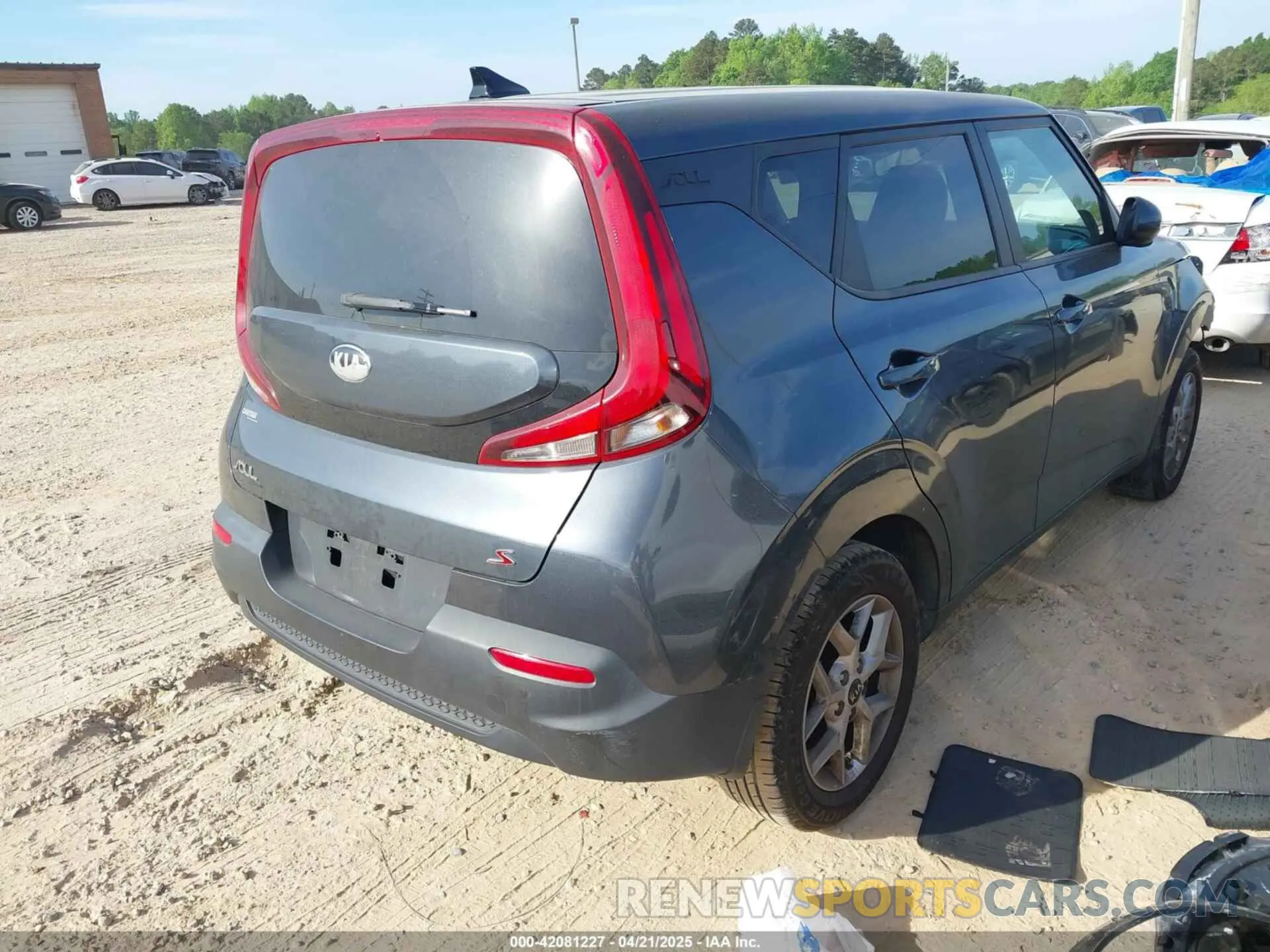 4 Photograph of a damaged car KNDJ23AU7L7004317 KIA SOUL 2020