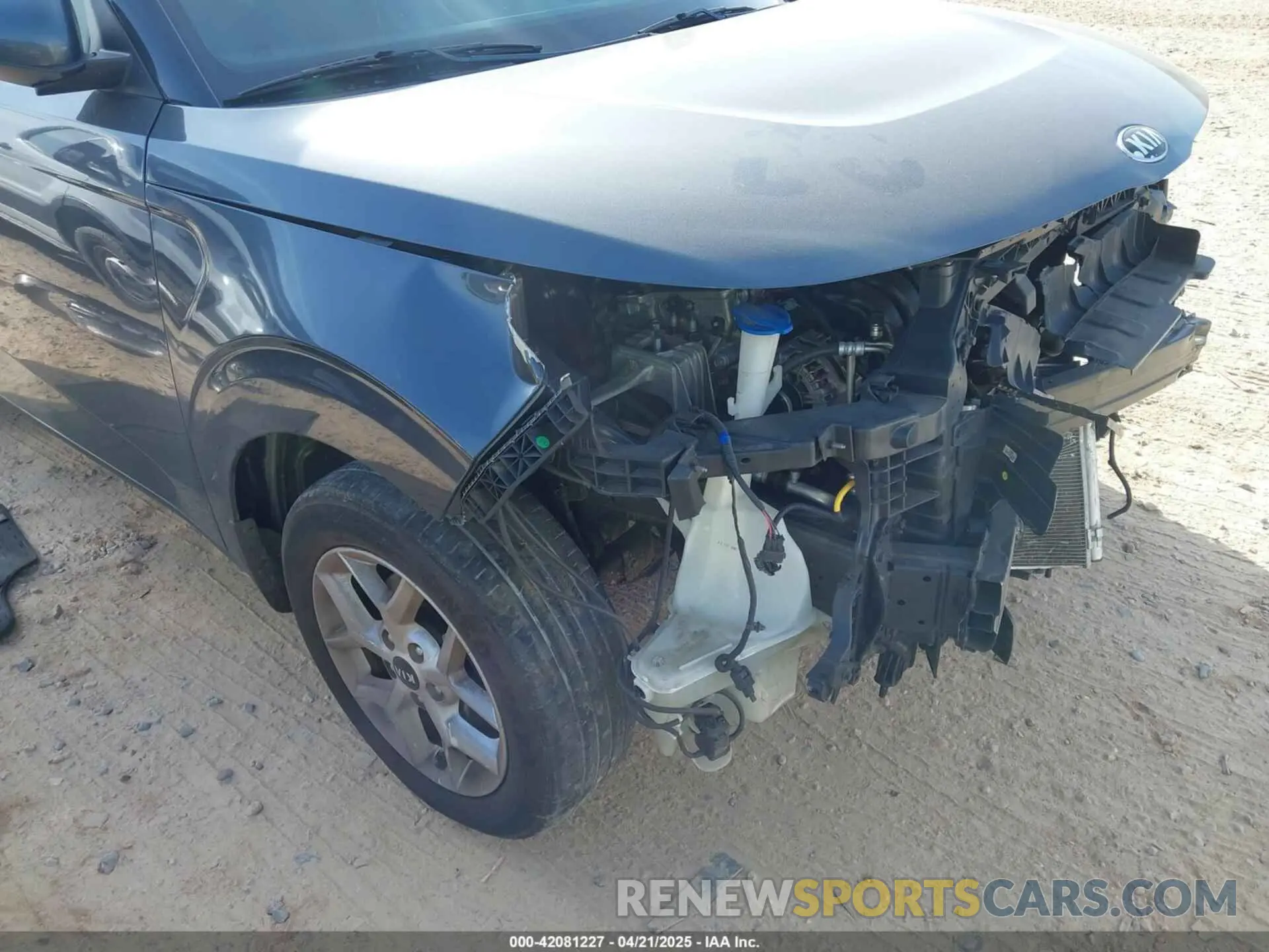 6 Photograph of a damaged car KNDJ23AU7L7004317 KIA SOUL 2020