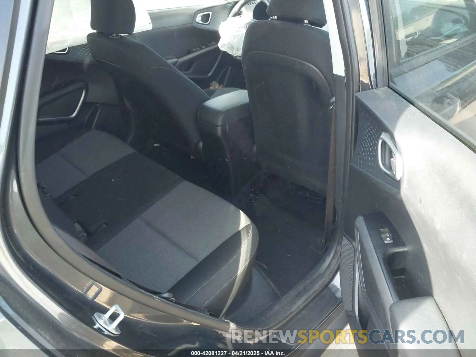8 Photograph of a damaged car KNDJ23AU7L7004317 KIA SOUL 2020