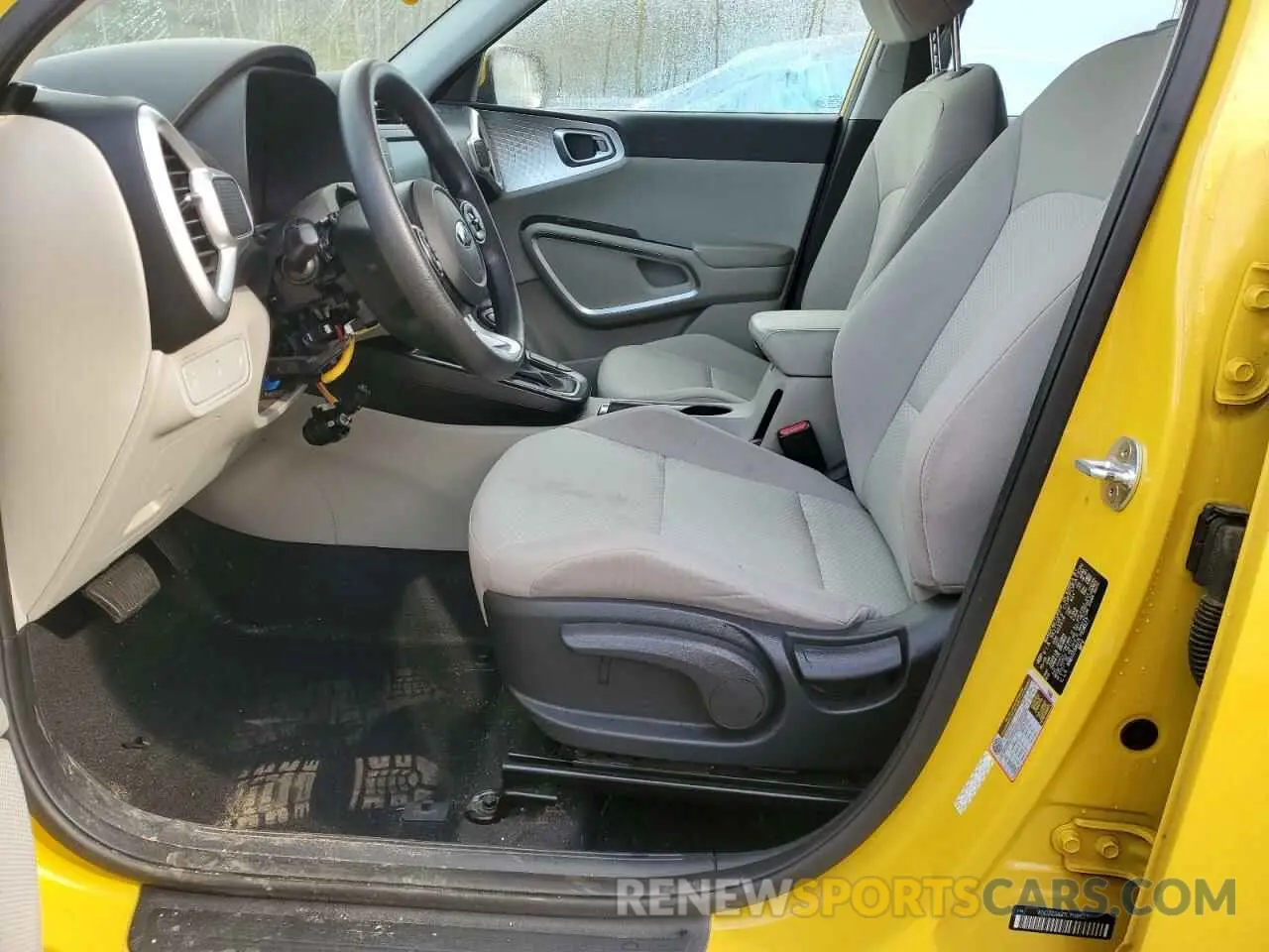 7 Photograph of a damaged car KNDJ23AU7L7108127 KIA SOUL 2020