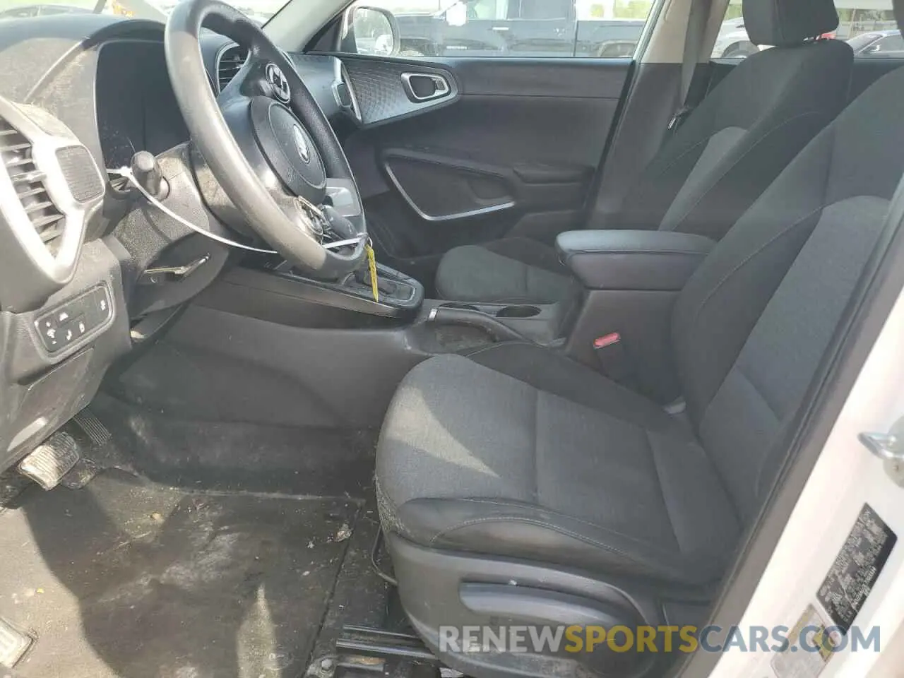 7 Photograph of a damaged car KNDJ23AU7L7703334 KIA SOUL 2020