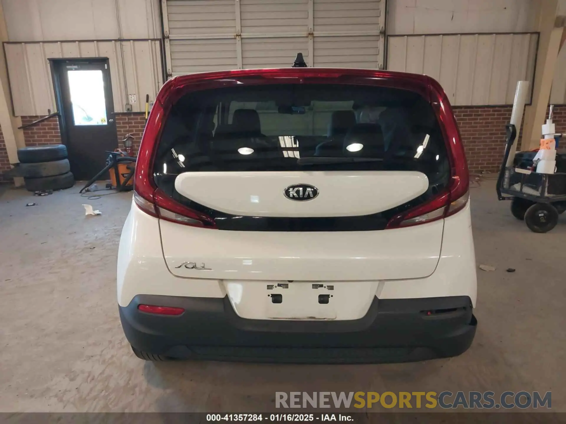15 Photograph of a damaged car KNDJ23AU7L7709151 KIA SOUL 2020