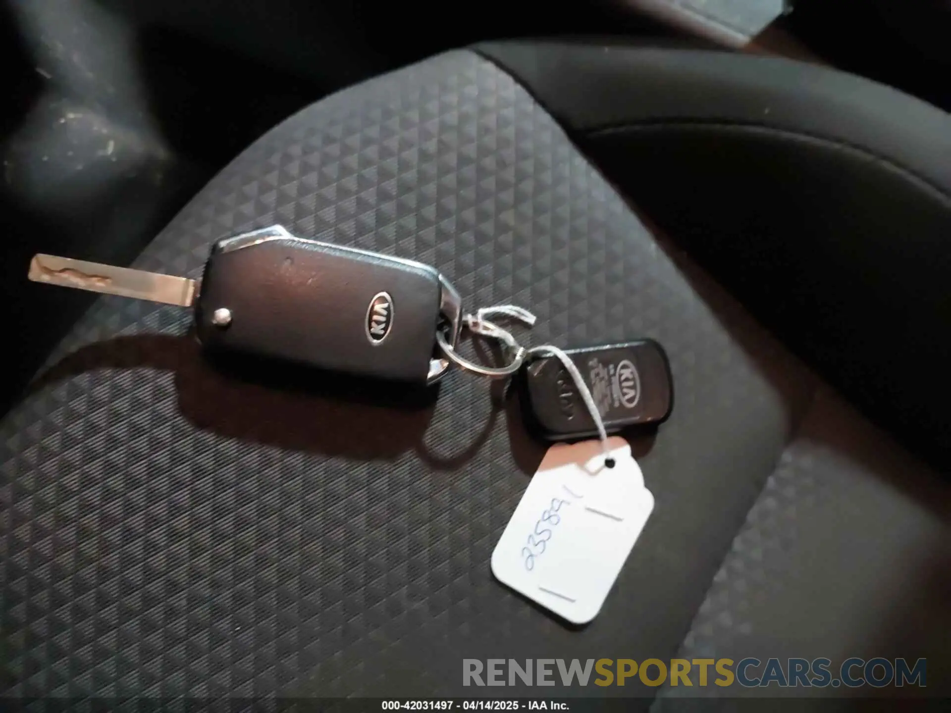 11 Photograph of a damaged car KNDJ23AU7L7724863 KIA SOUL 2020