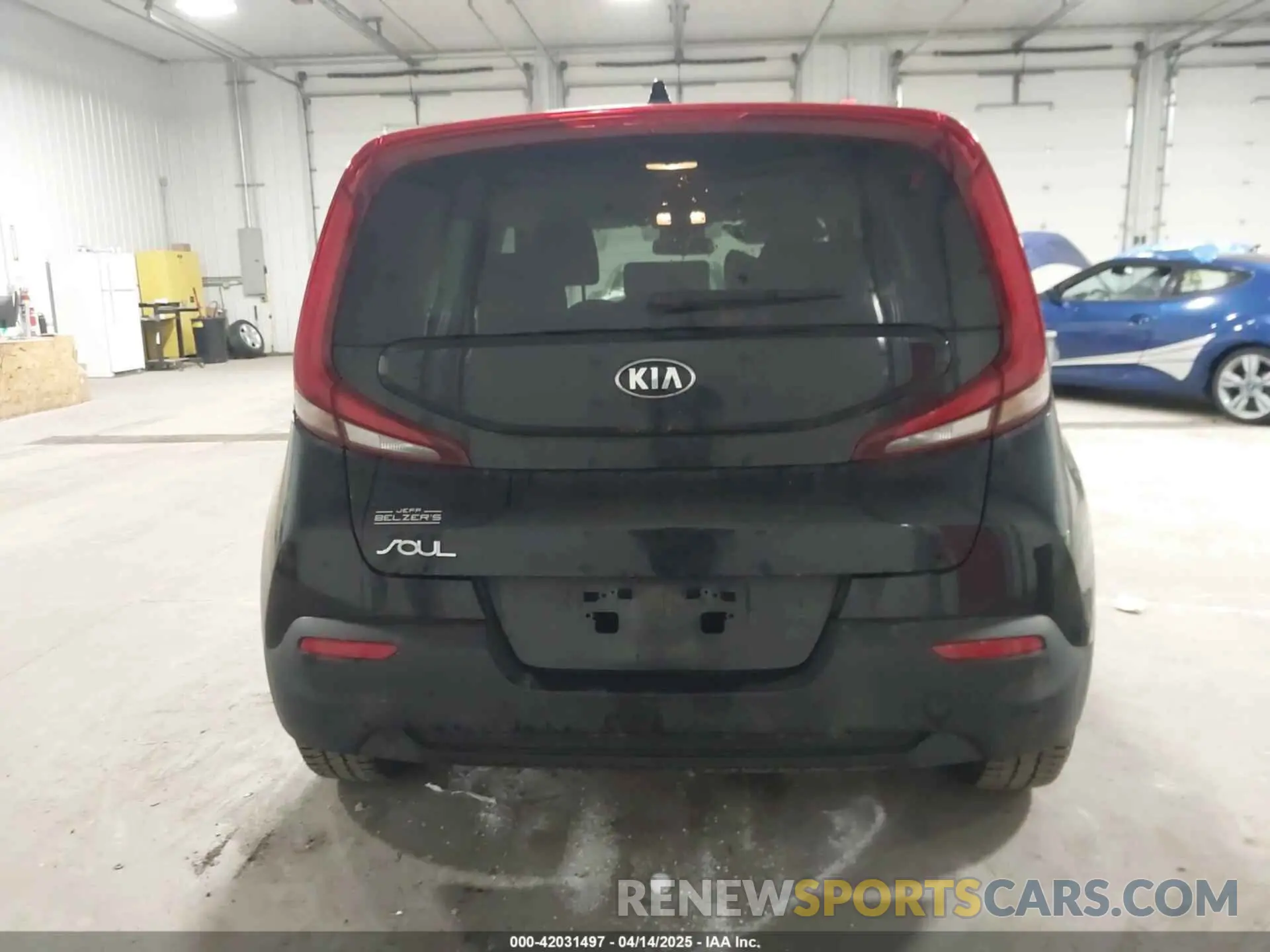 17 Photograph of a damaged car KNDJ23AU7L7724863 KIA SOUL 2020