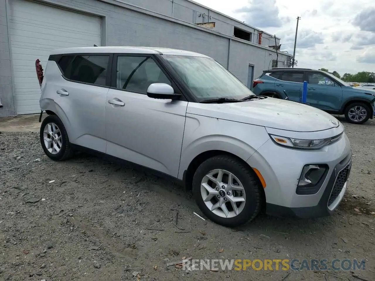 4 Photograph of a damaged car KNDJ23AU8L7000826 KIA SOUL 2020