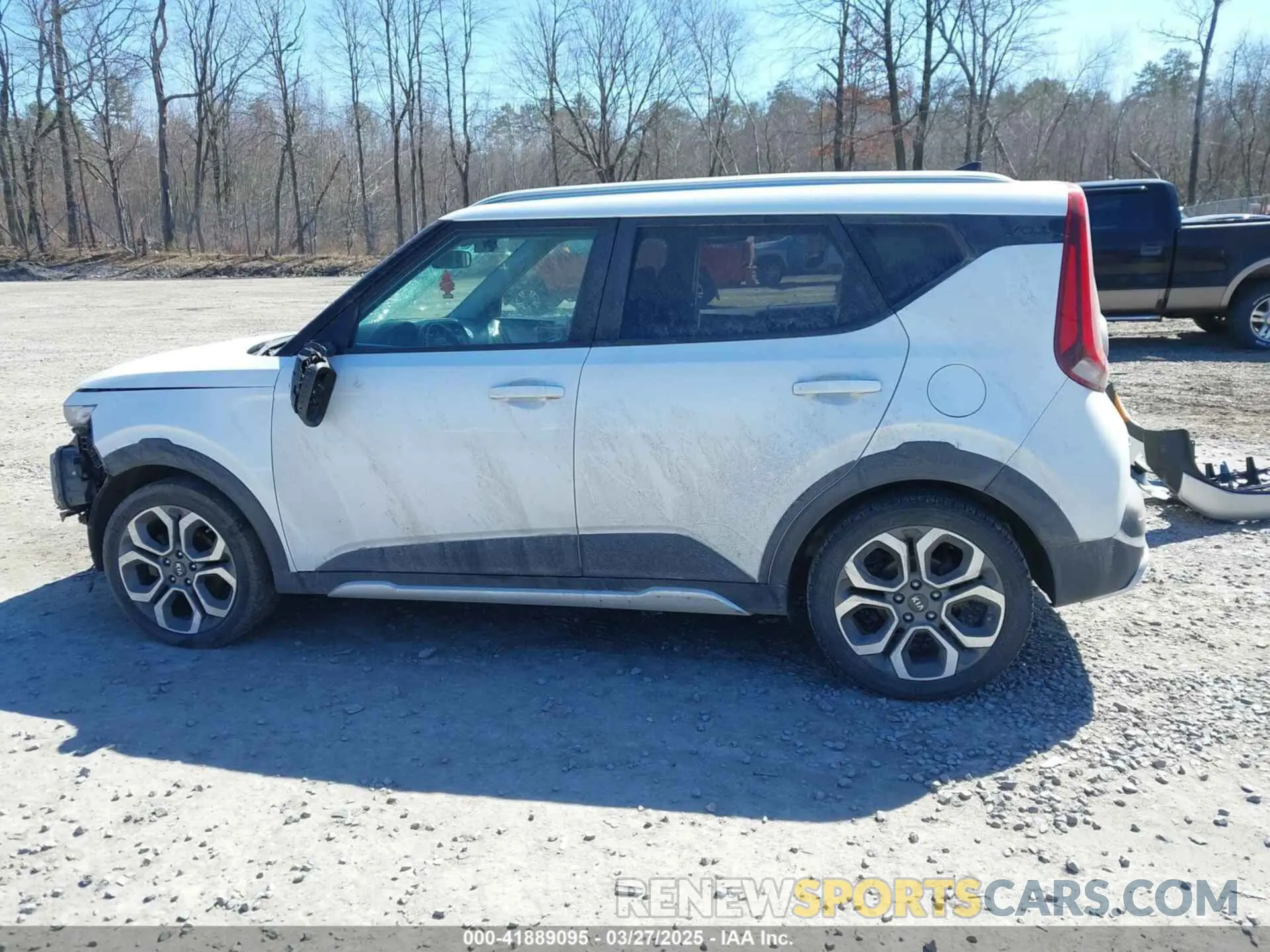 13 Photograph of a damaged car KNDJ23AU8L7003306 KIA SOUL 2020