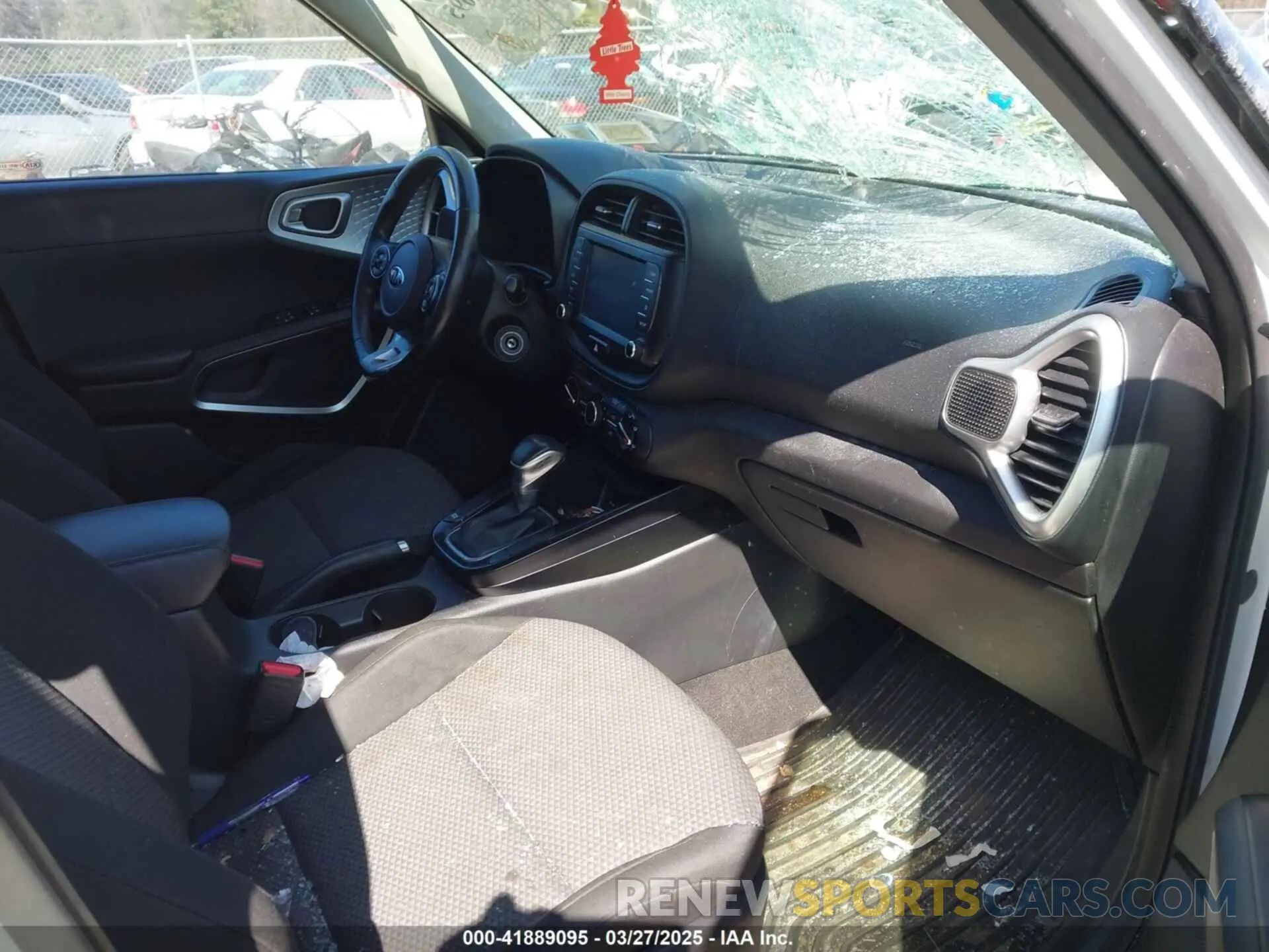 5 Photograph of a damaged car KNDJ23AU8L7003306 KIA SOUL 2020