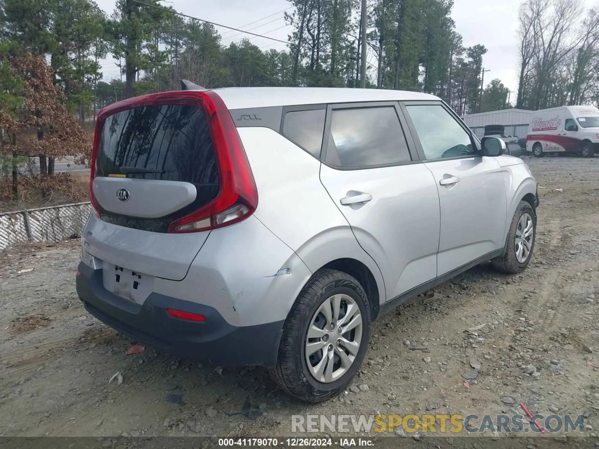 4 Photograph of a damaged car KNDJ23AU8L7011339 KIA SOUL 2020