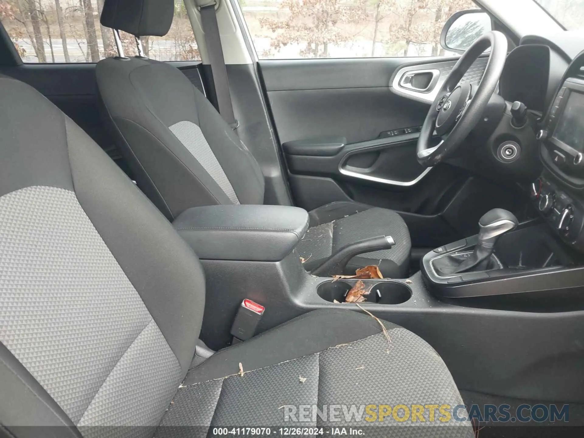 5 Photograph of a damaged car KNDJ23AU8L7011339 KIA SOUL 2020
