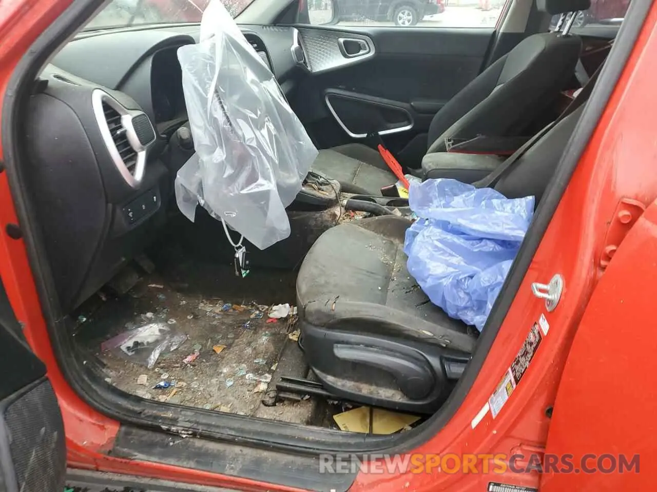 7 Photograph of a damaged car KNDJ23AU8L7017707 KIA SOUL 2020