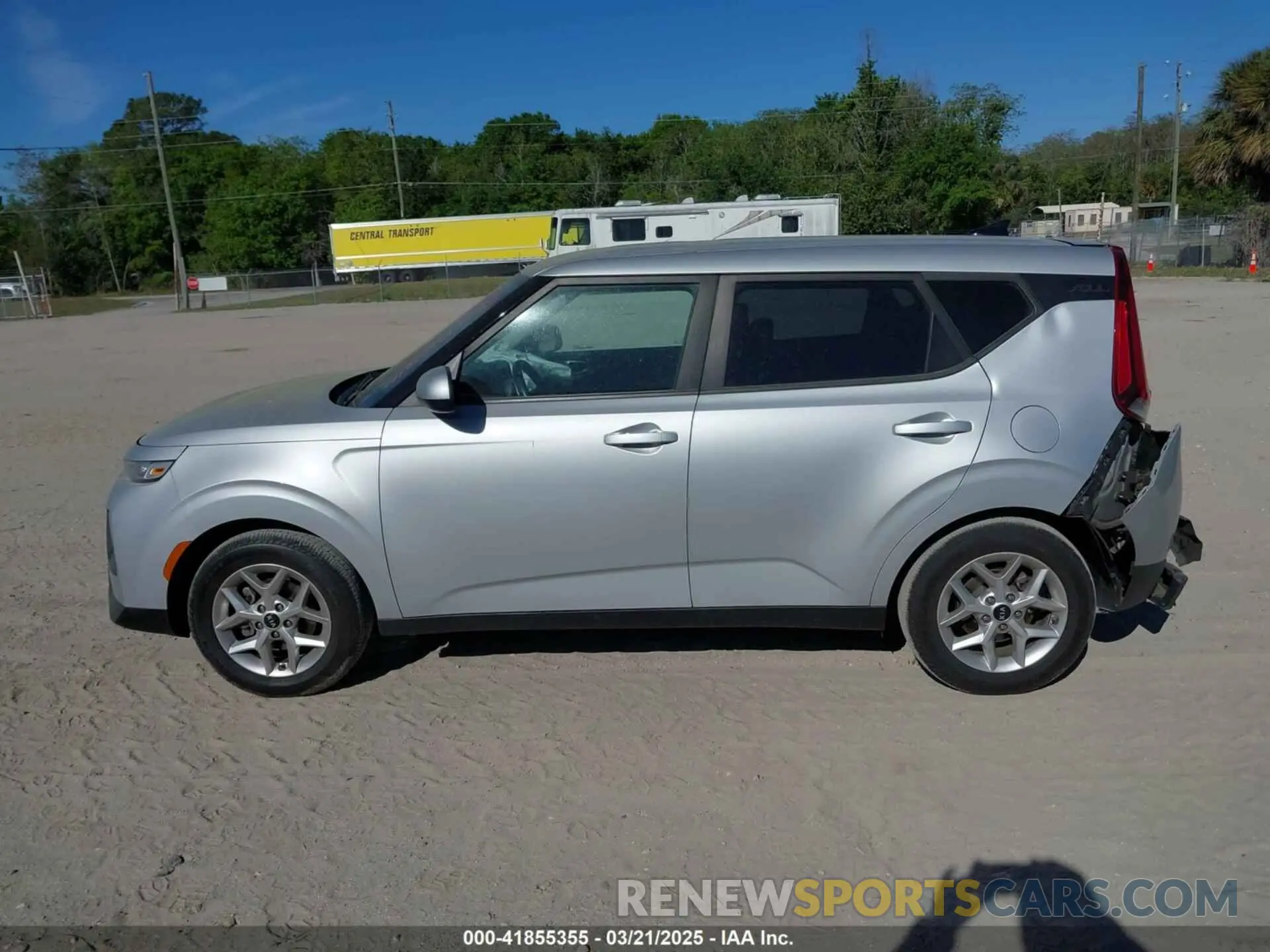 14 Photograph of a damaged car KNDJ23AU8L7037942 KIA SOUL 2020