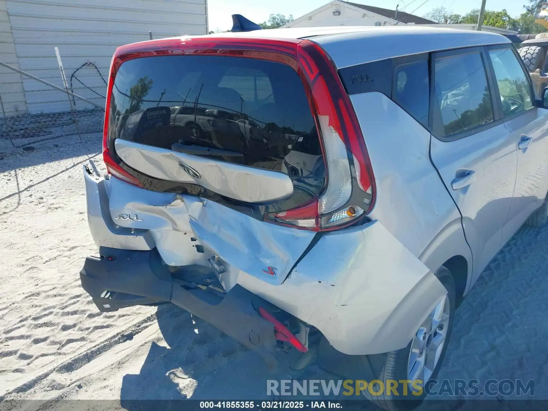 18 Photograph of a damaged car KNDJ23AU8L7037942 KIA SOUL 2020