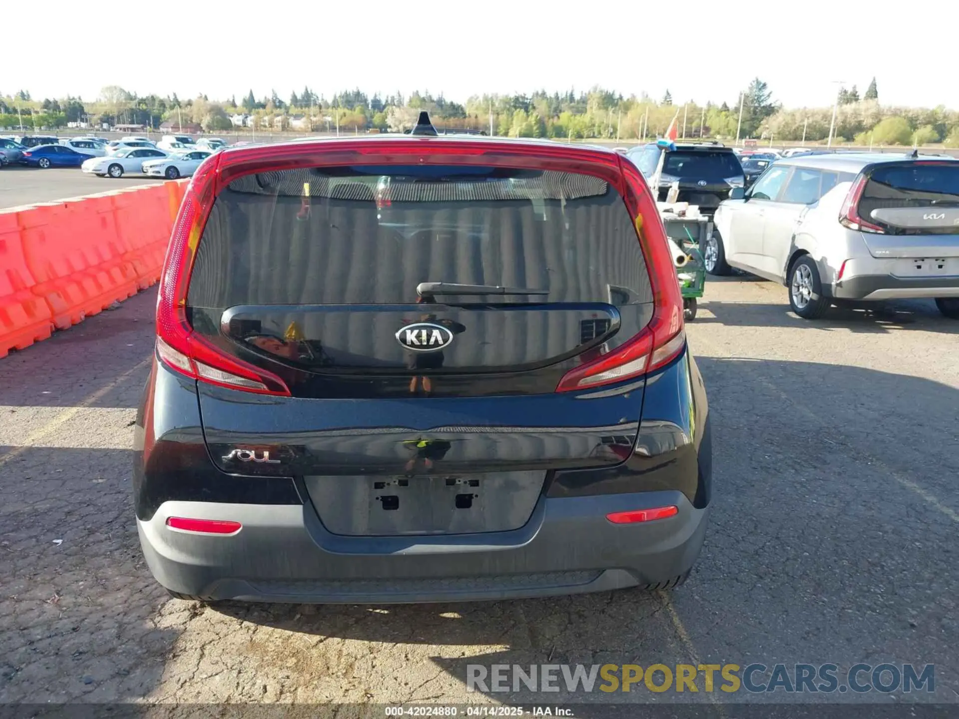 17 Photograph of a damaged car KNDJ23AU8L7061786 KIA SOUL 2020