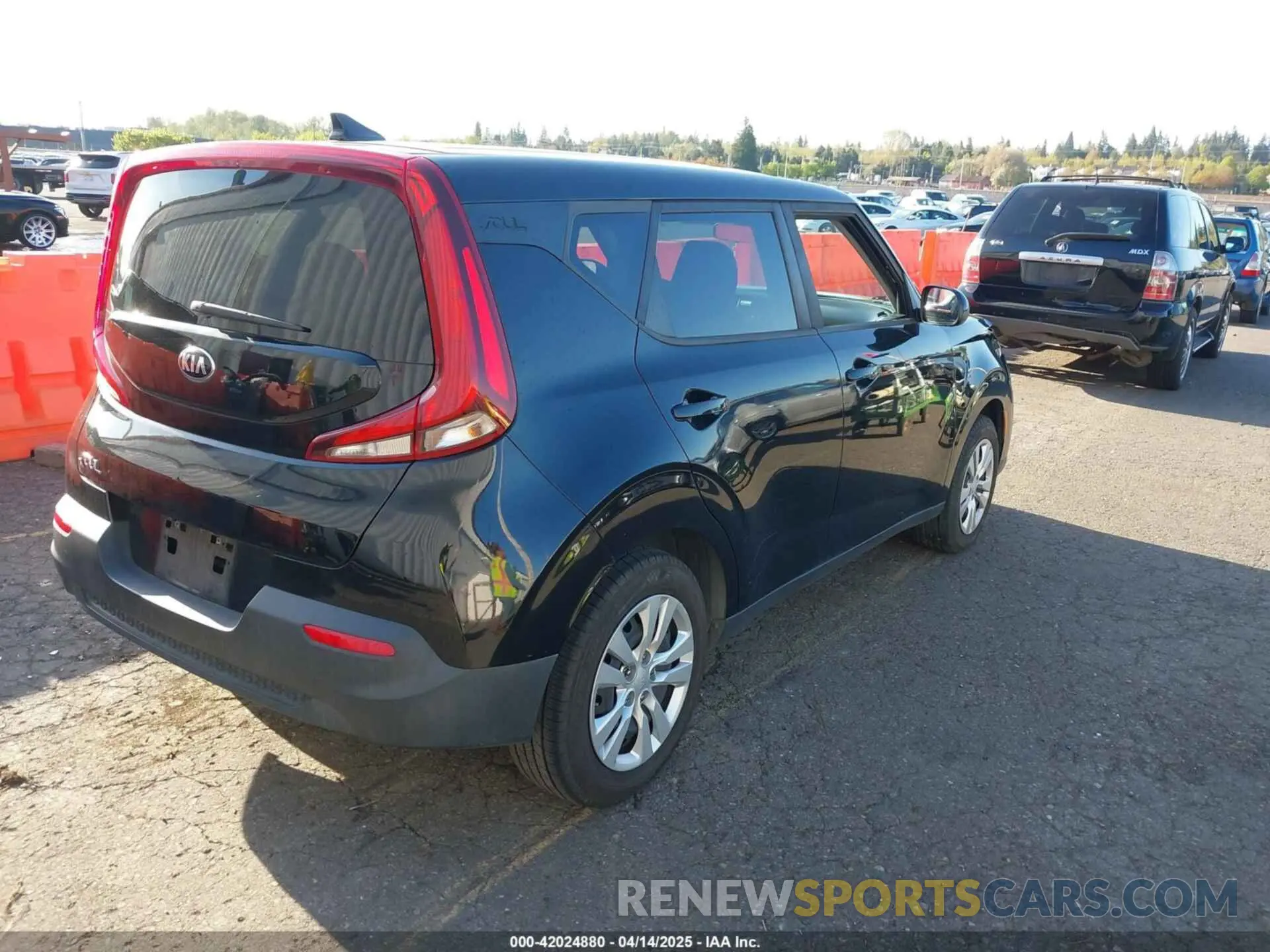 4 Photograph of a damaged car KNDJ23AU8L7061786 KIA SOUL 2020