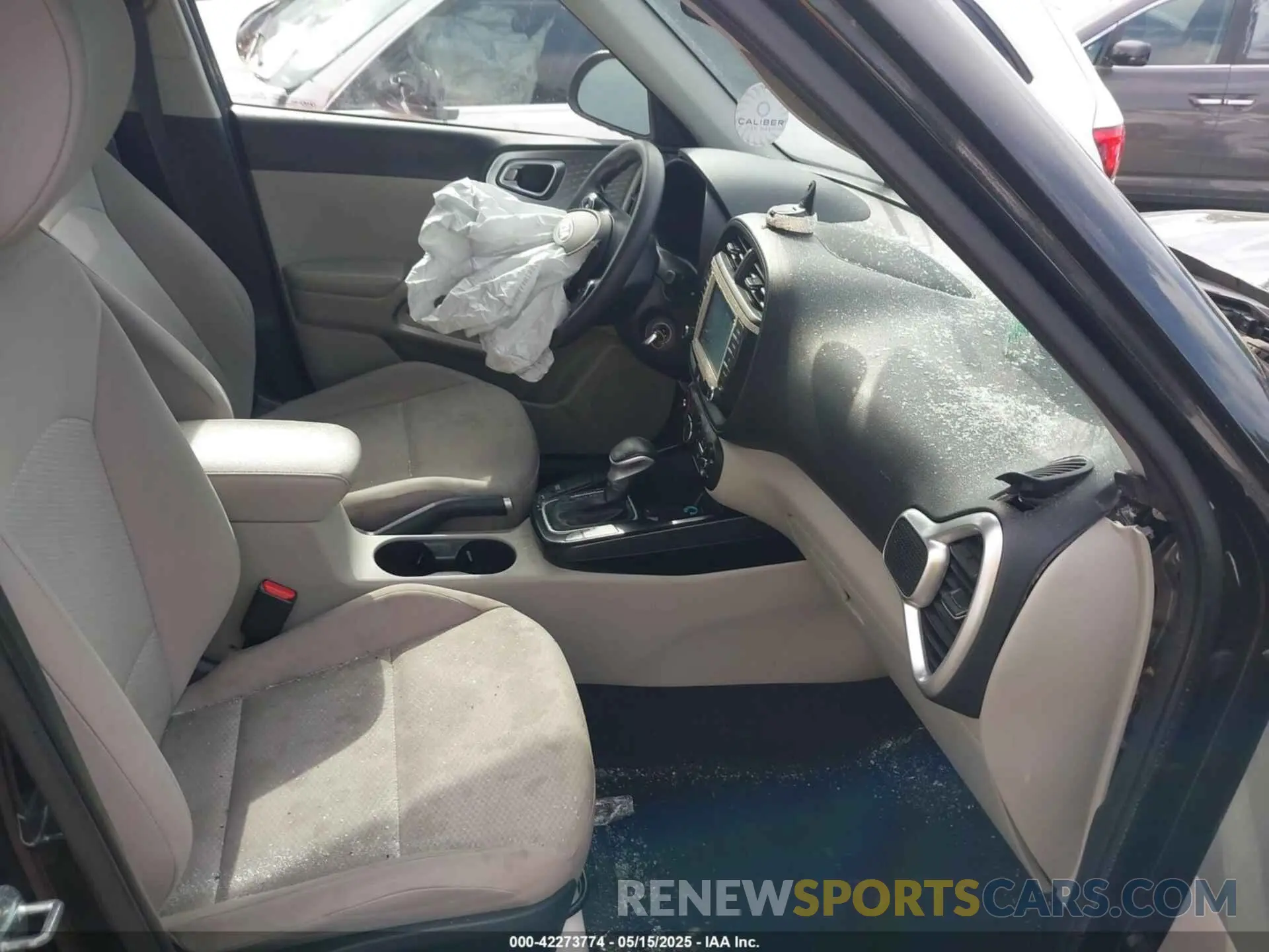 5 Photograph of a damaged car KNDJ23AU8L7071220 KIA SOUL 2020