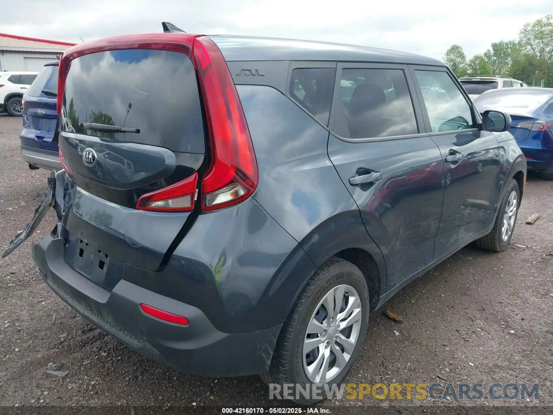 4 Photograph of a damaged car KNDJ23AU8L7094125 KIA SOUL 2020
