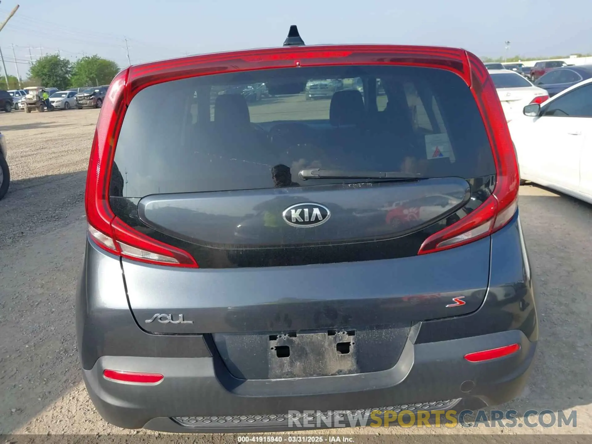 16 Photograph of a damaged car KNDJ23AU8L7094285 KIA SOUL 2020