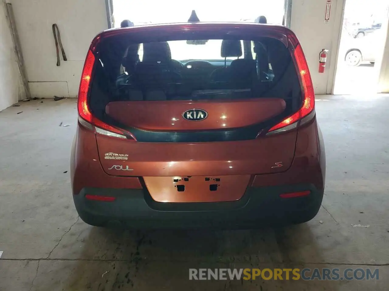 6 Photograph of a damaged car KNDJ23AU8L7105737 KIA SOUL 2020