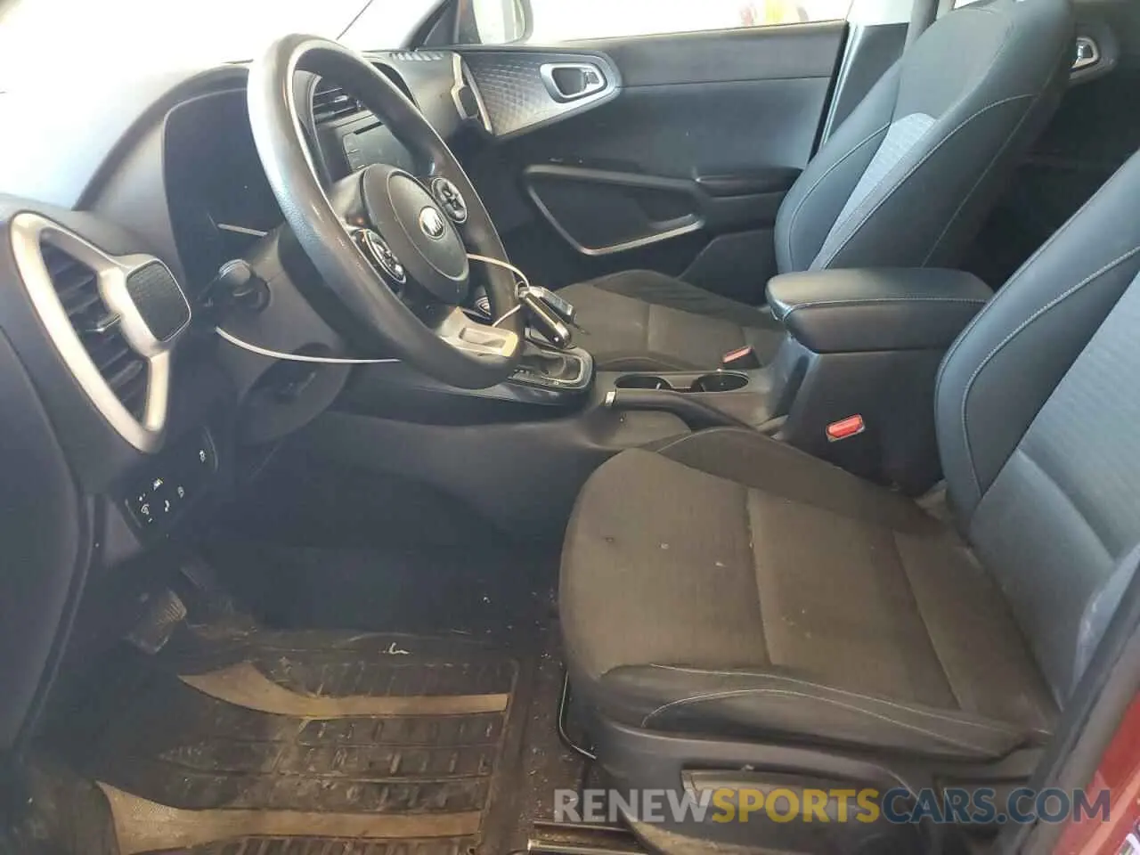 7 Photograph of a damaged car KNDJ23AU8L7105737 KIA SOUL 2020