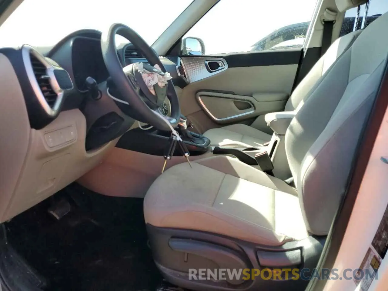 7 Photograph of a damaged car KNDJ23AU8L7701009 KIA SOUL 2020