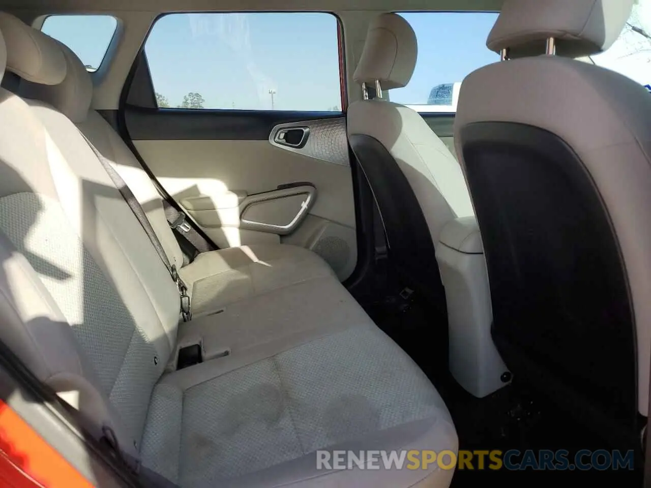 11 Photograph of a damaged car KNDJ23AU8L7702967 KIA SOUL 2020
