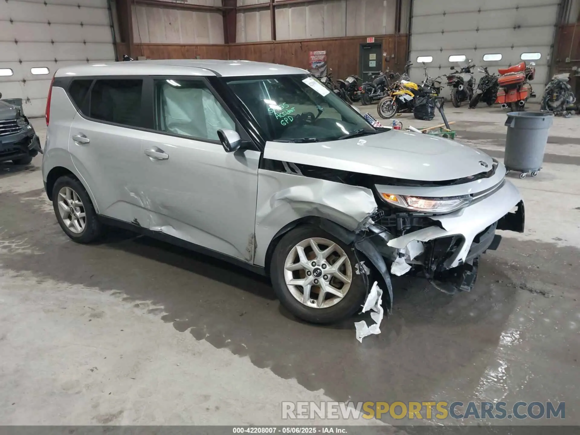 1 Photograph of a damaged car KNDJ23AU8L7720076 KIA SOUL 2020