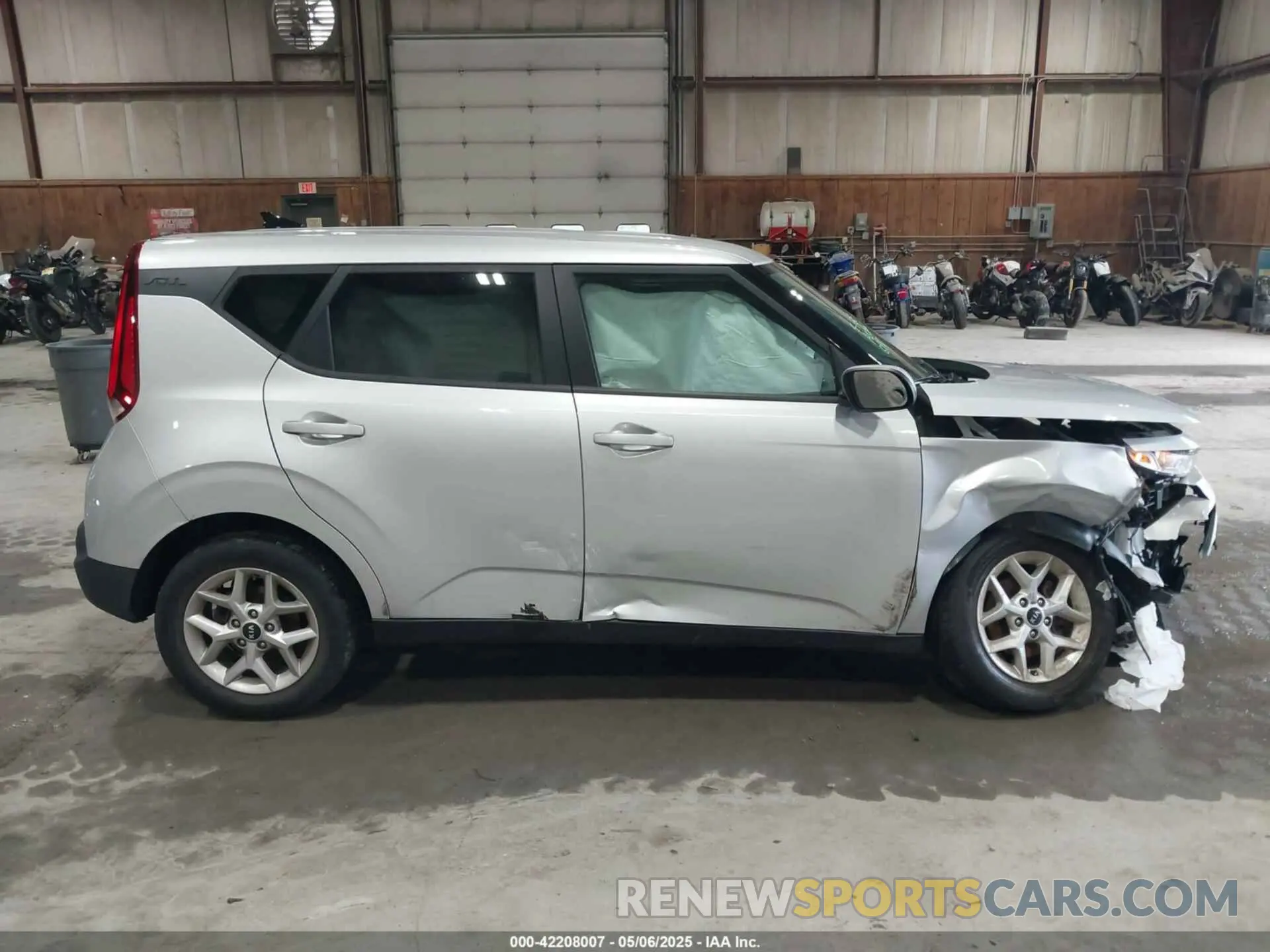 13 Photograph of a damaged car KNDJ23AU8L7720076 KIA SOUL 2020