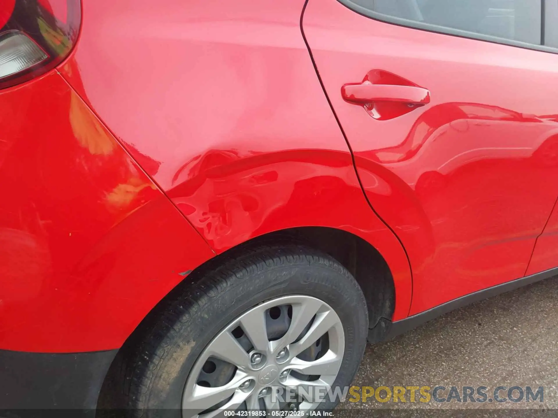 17 Photograph of a damaged car KNDJ23AU8L7732437 KIA SOUL 2020