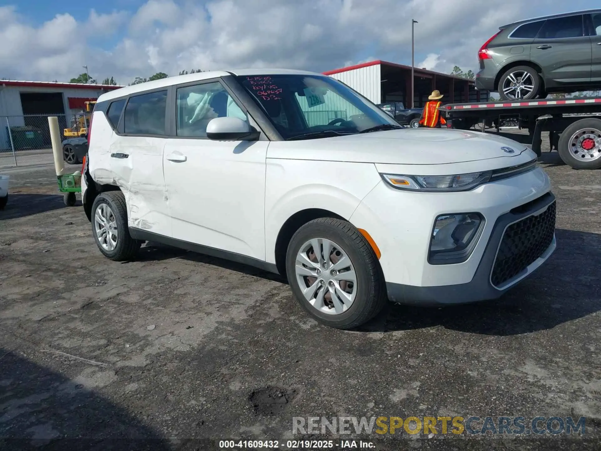 1 Photograph of a damaged car KNDJ23AU9L7069637 KIA SOUL 2020