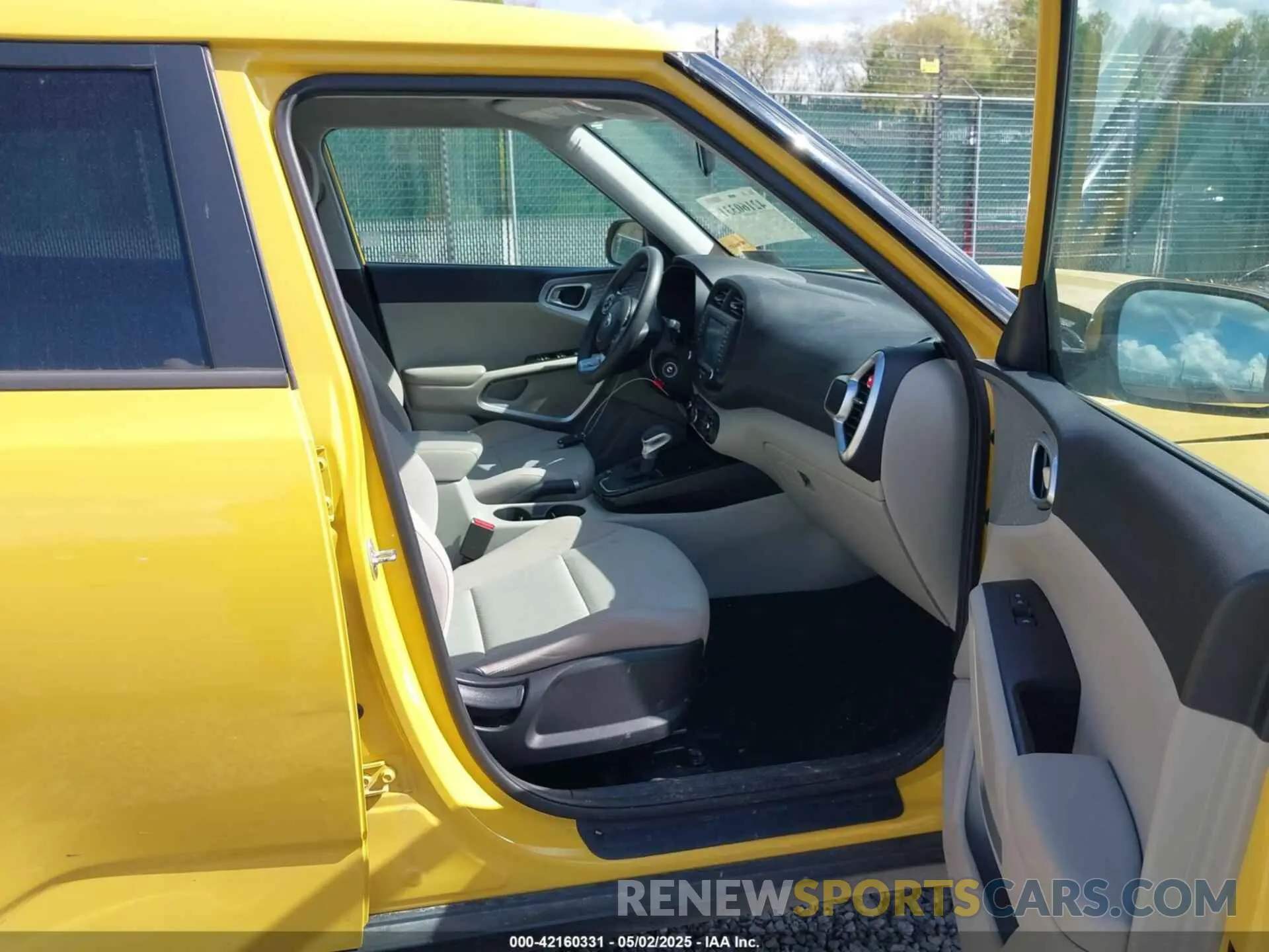 5 Photograph of a damaged car KNDJ23AU9L7108842 KIA SOUL 2020