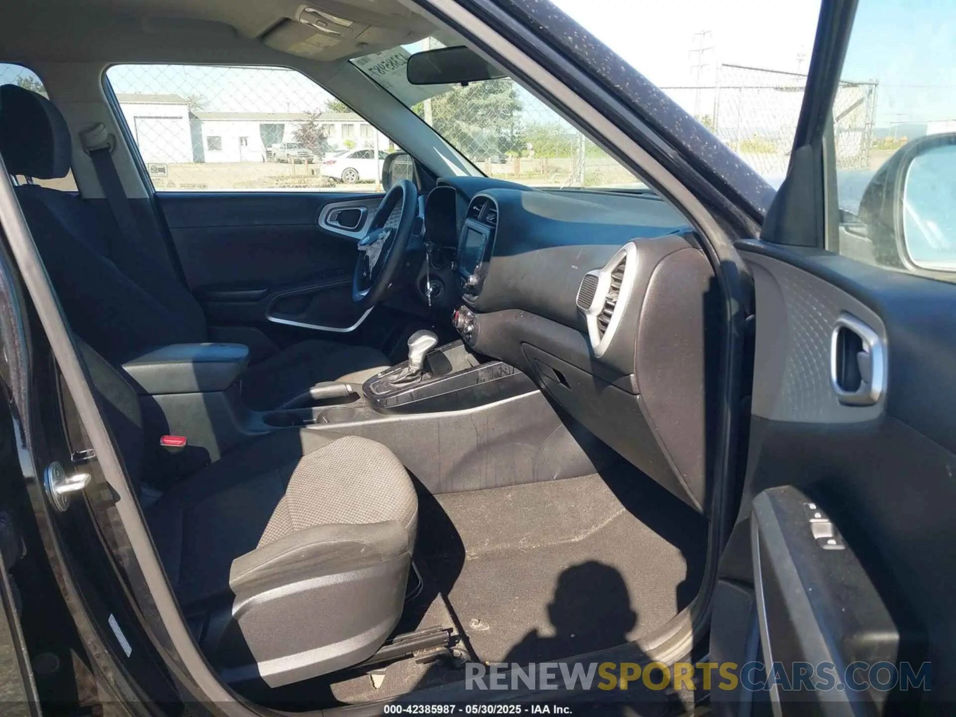 5 Photograph of a damaged car KNDJ23AU9L7123633 KIA SOUL 2020