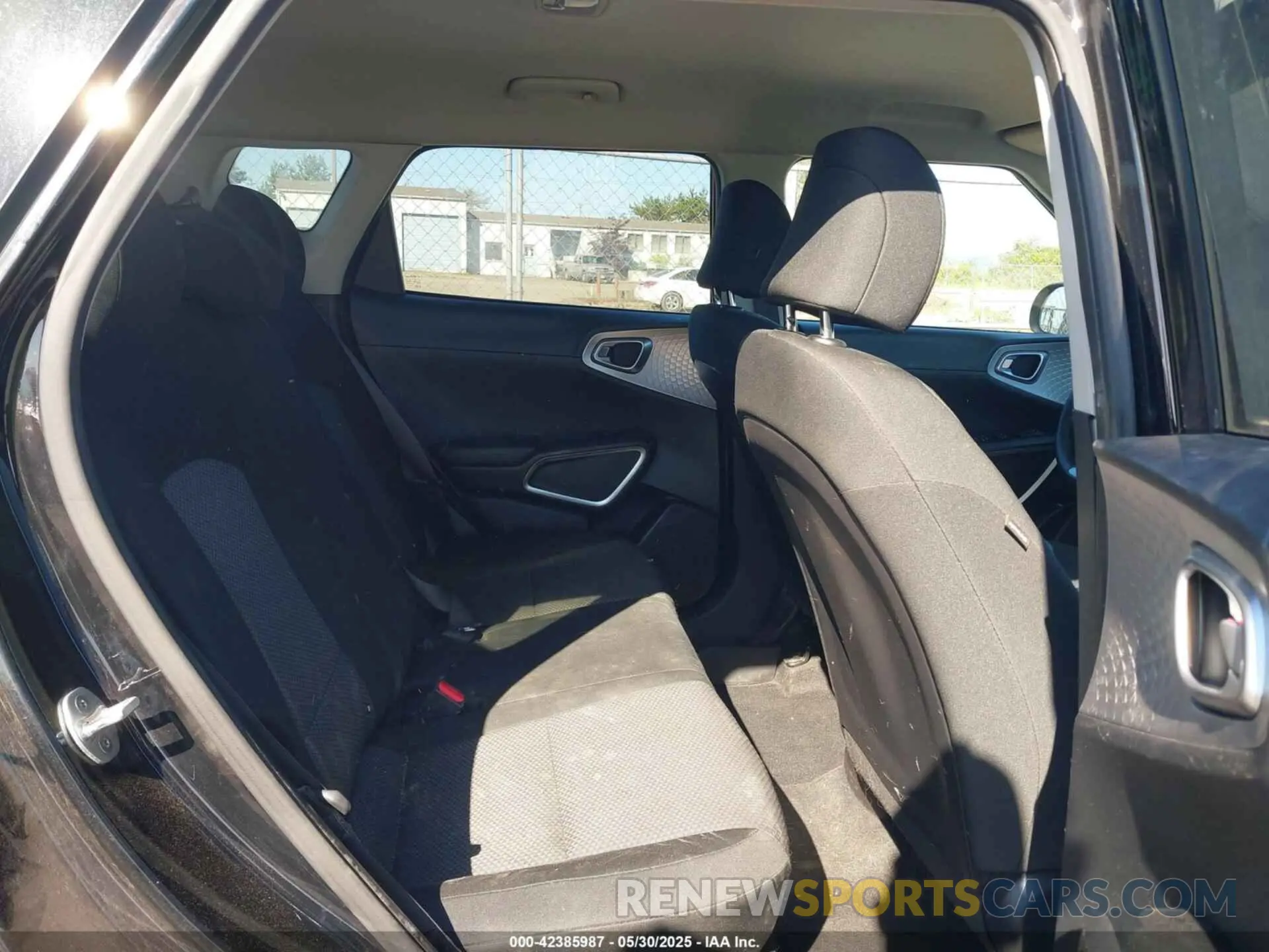 8 Photograph of a damaged car KNDJ23AU9L7123633 KIA SOUL 2020