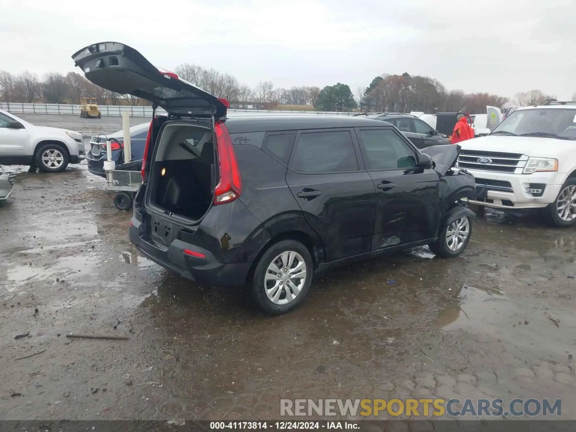 4 Photograph of a damaged car KNDJ23AU9L7707188 KIA SOUL 2020