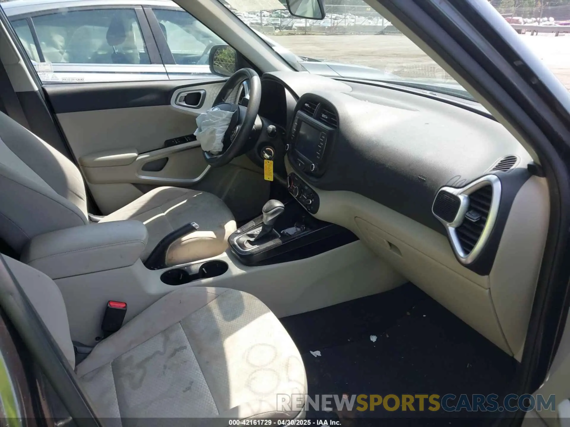 5 Photograph of a damaged car KNDJ23AU9L7729515 KIA SOUL 2020
