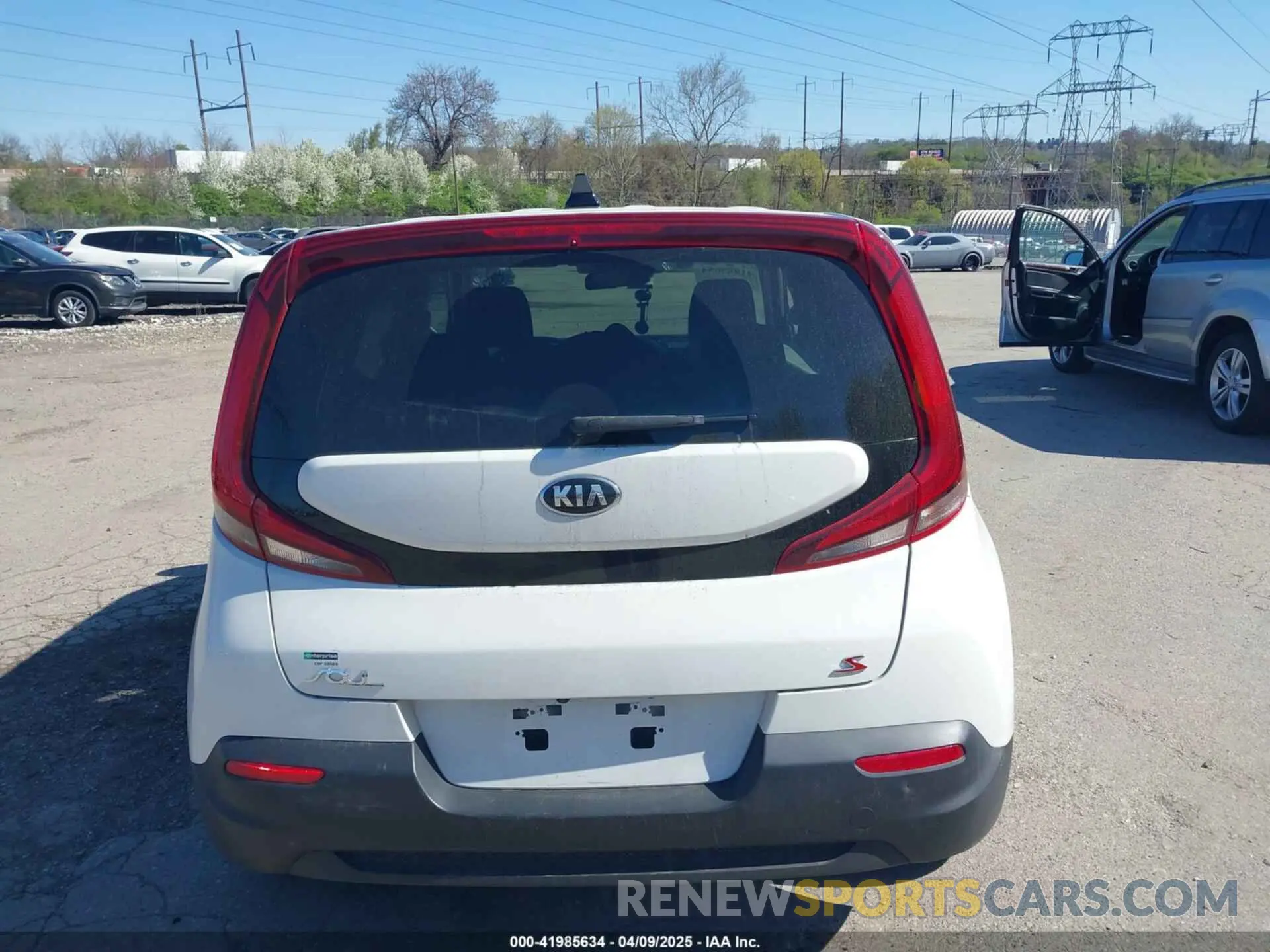 17 Photograph of a damaged car KNDJ23AUXL7003727 KIA SOUL 2020