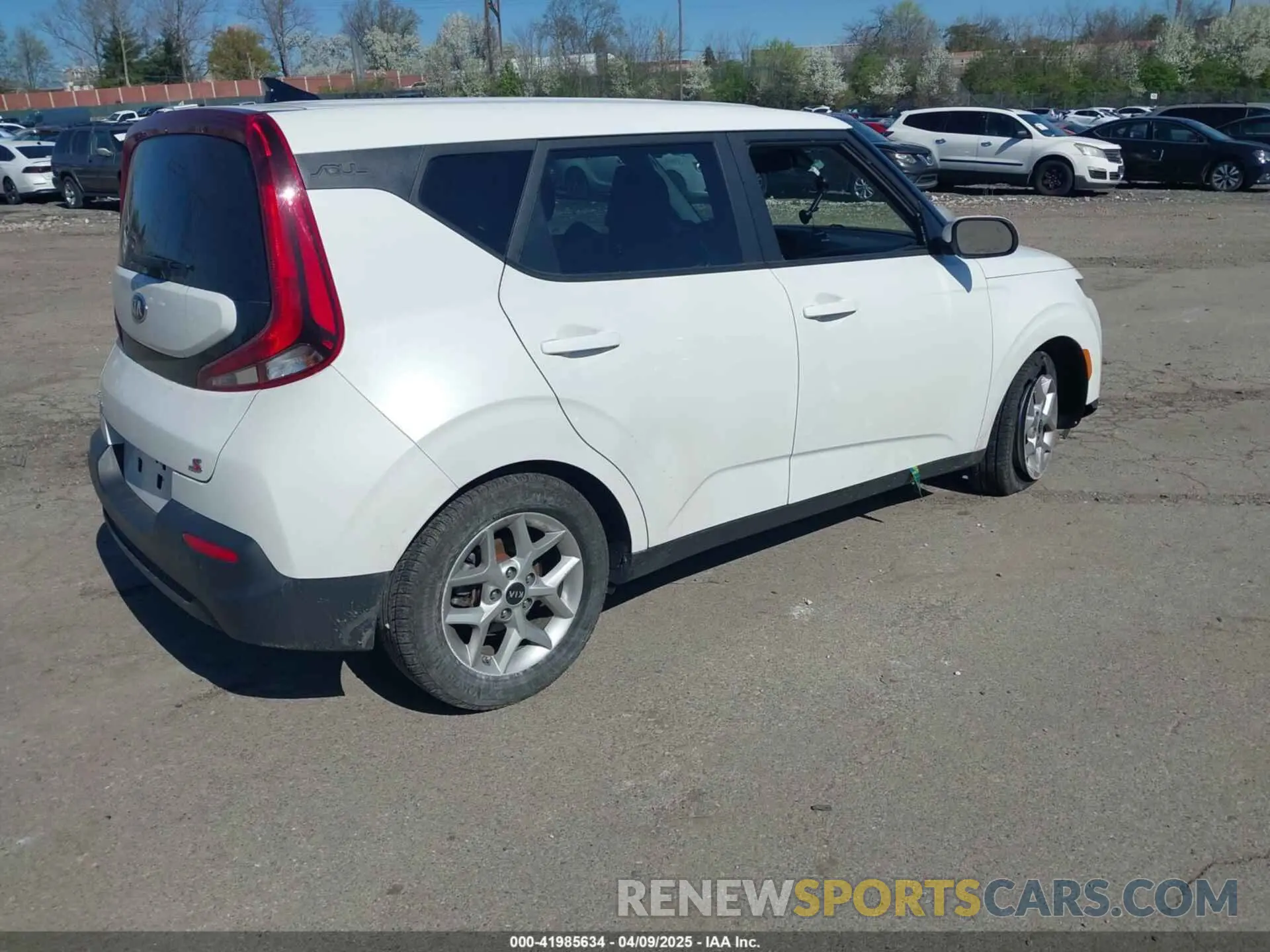 4 Photograph of a damaged car KNDJ23AUXL7003727 KIA SOUL 2020