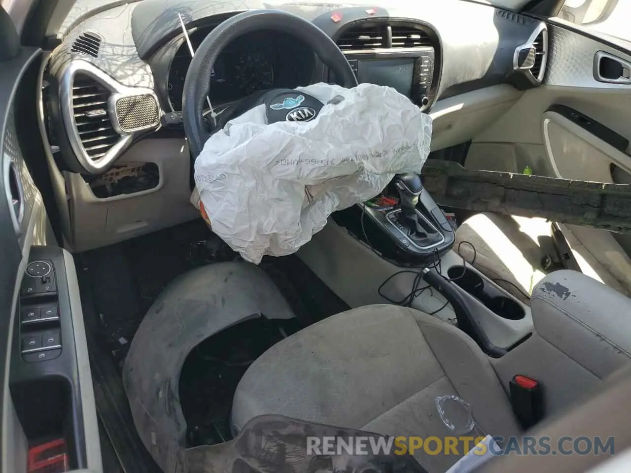 8 Photograph of a damaged car KNDJ23AUXL7022908 KIA SOUL 2020