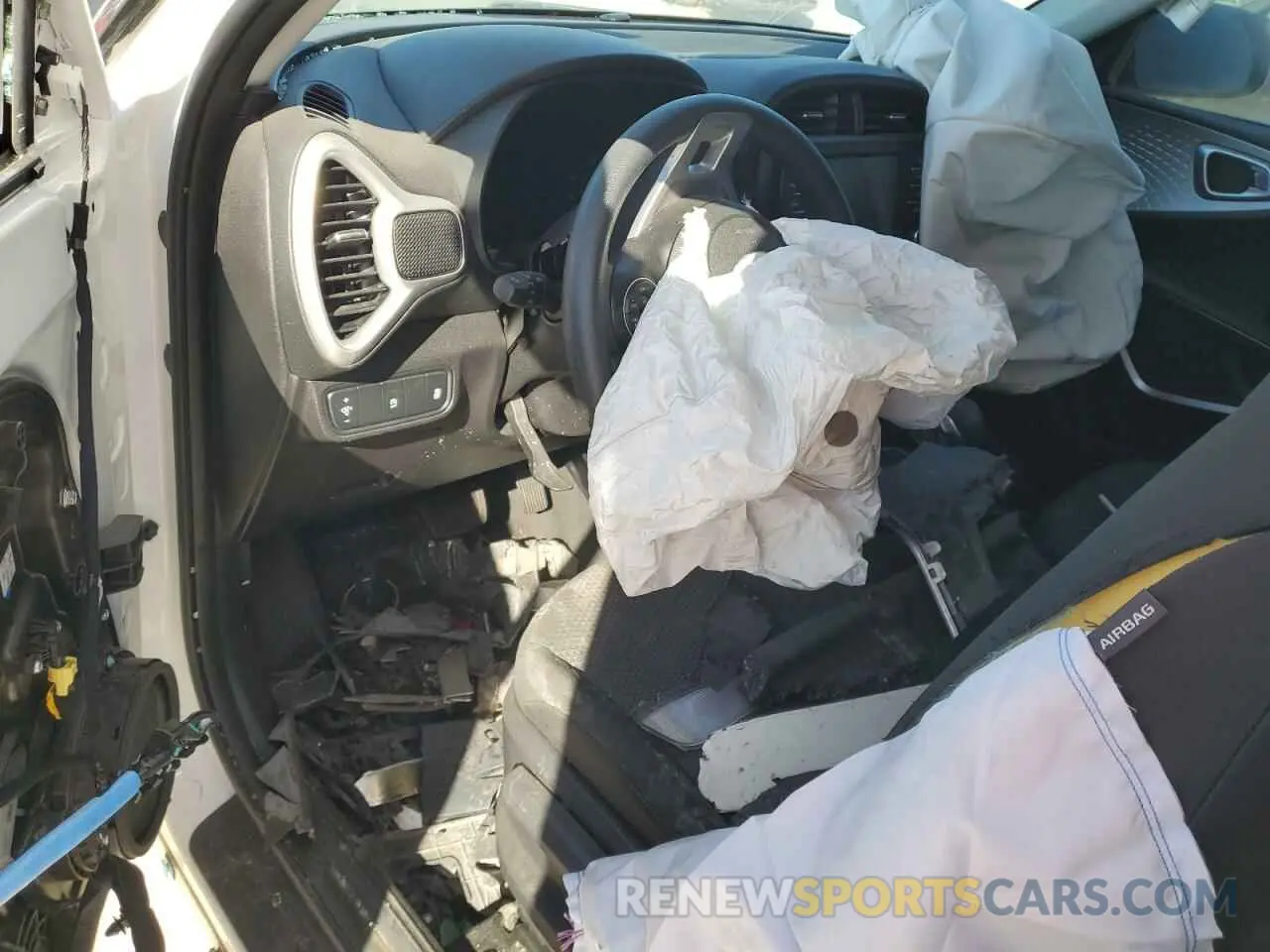8 Photograph of a damaged car KNDJ23AUXL7028515 KIA SOUL 2020