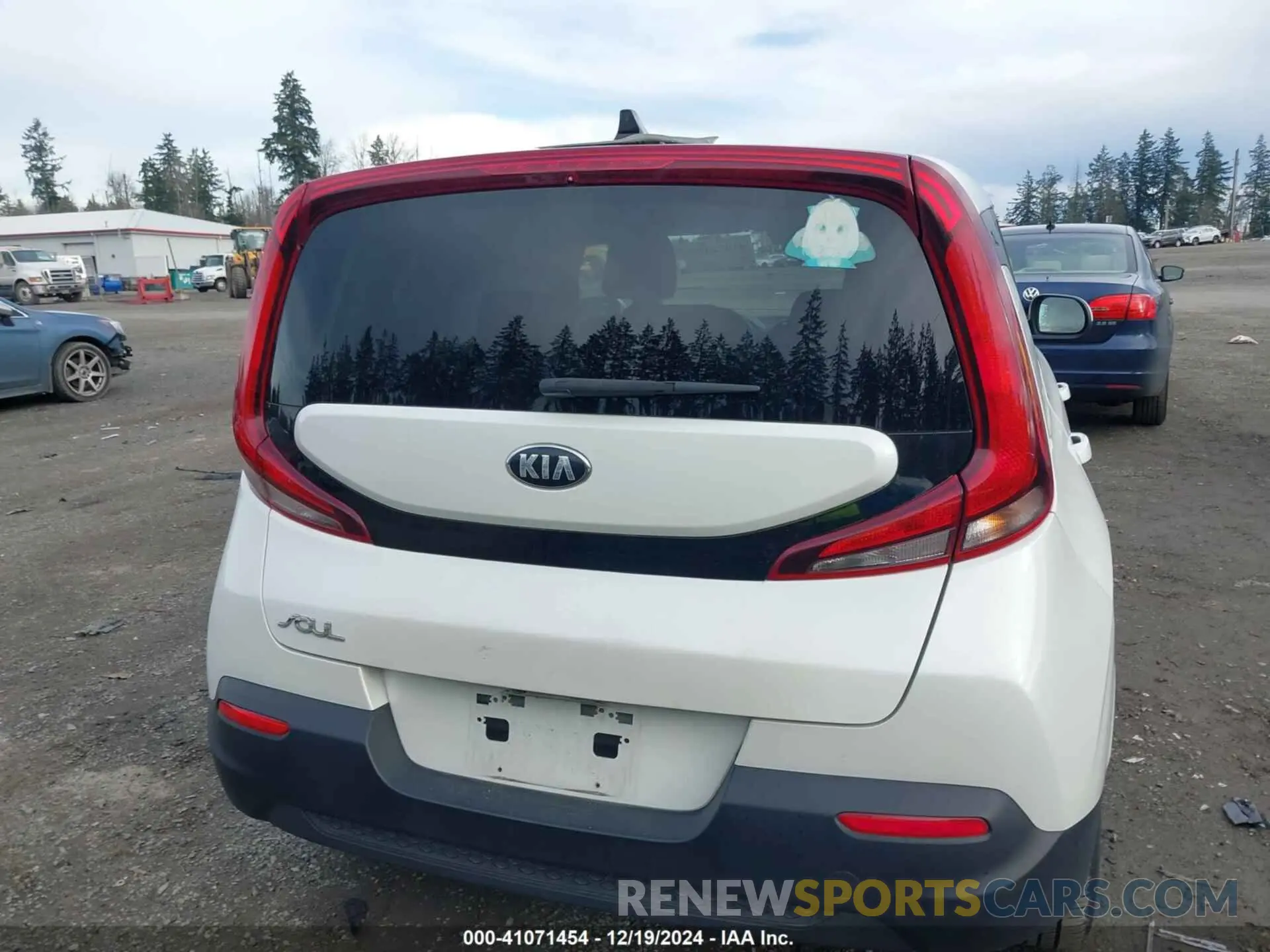 17 Photograph of a damaged car KNDJ23AUXL7029759 KIA SOUL 2020