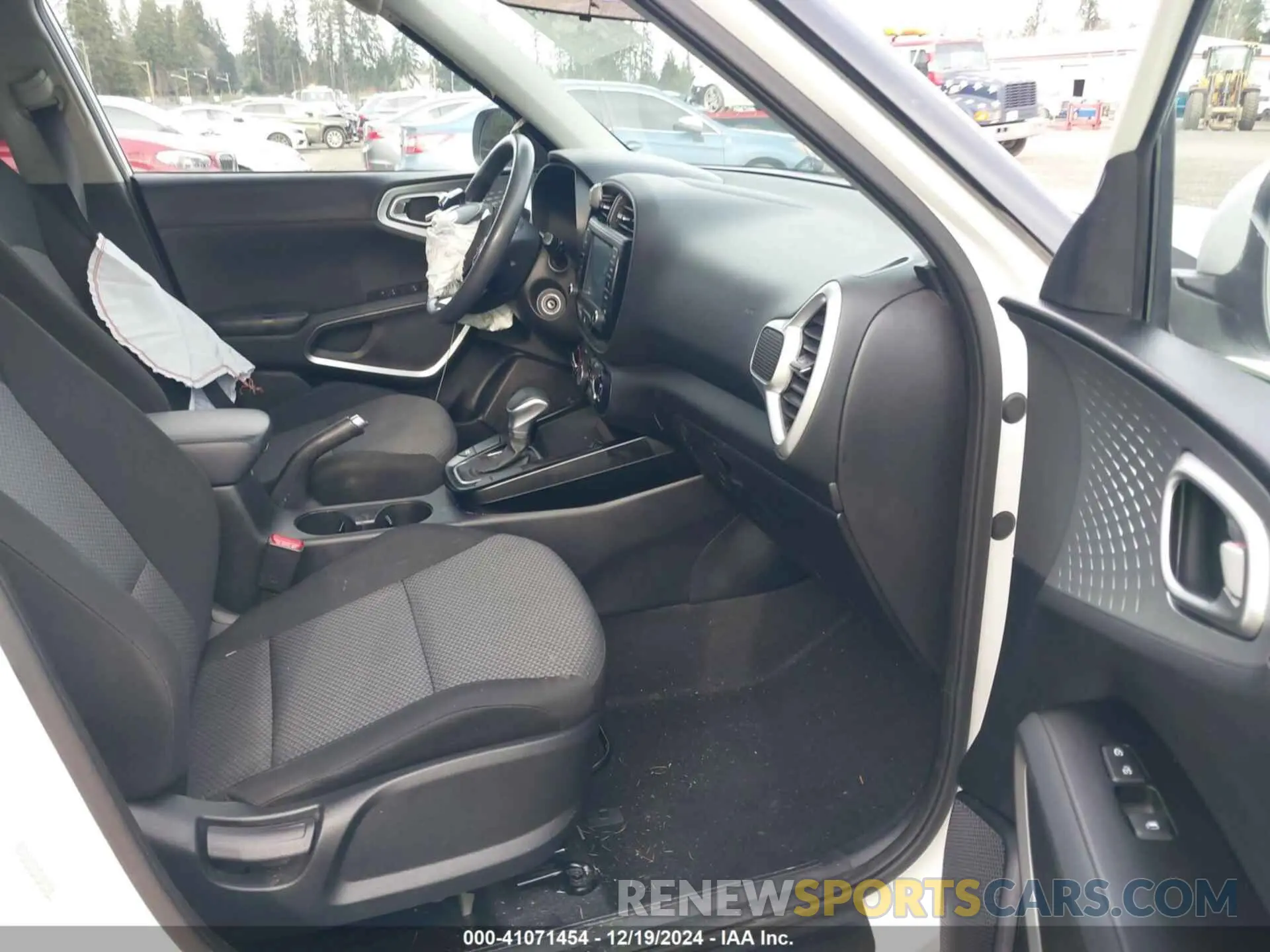 5 Photograph of a damaged car KNDJ23AUXL7029759 KIA SOUL 2020